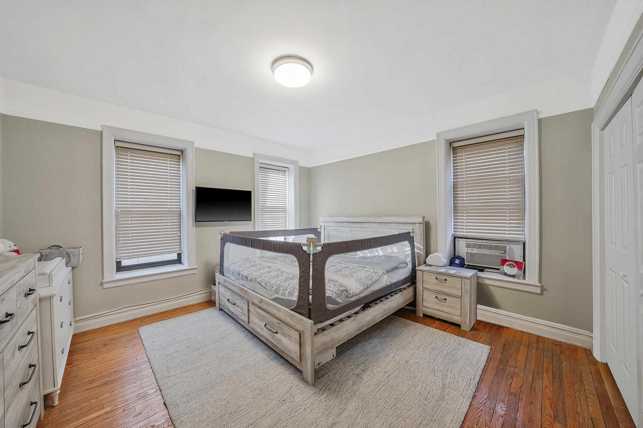 #5 photo, 83-84 116th St, クイーンズ区 Kew Gardens , NY 11418