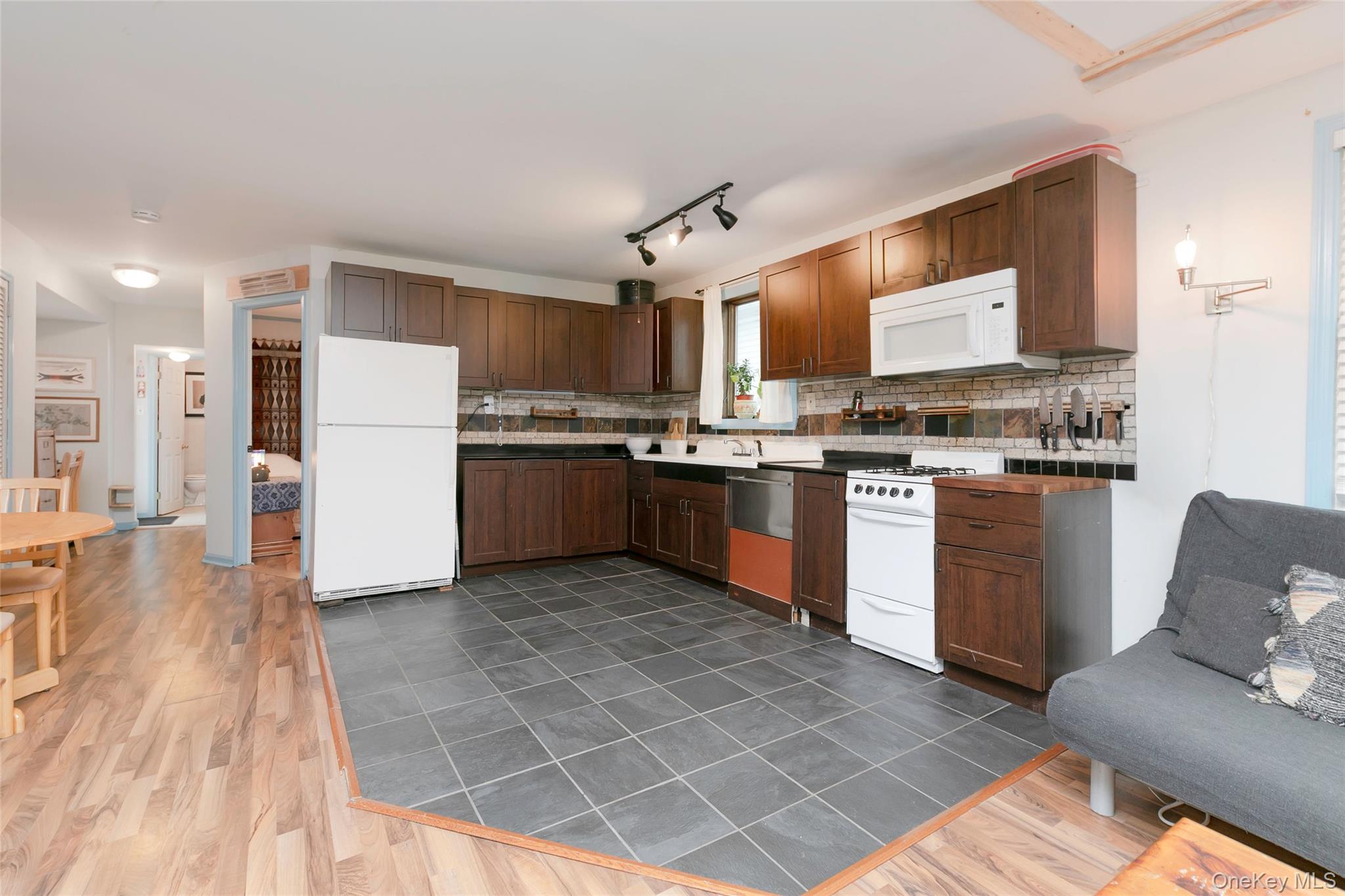 #5 photo, 68 Tier Street, Bronx , NY 10464