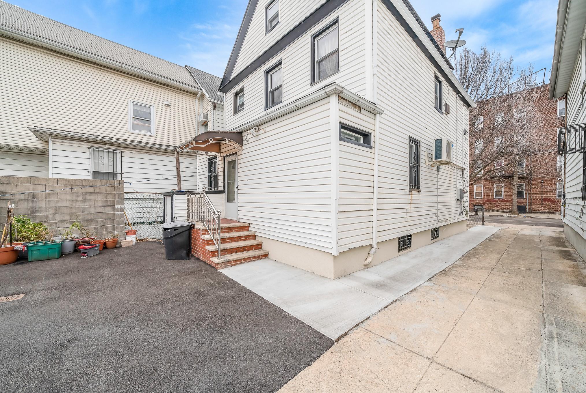 #16 photo, 10140 Nicolls Avenue, Corona , NY 11368