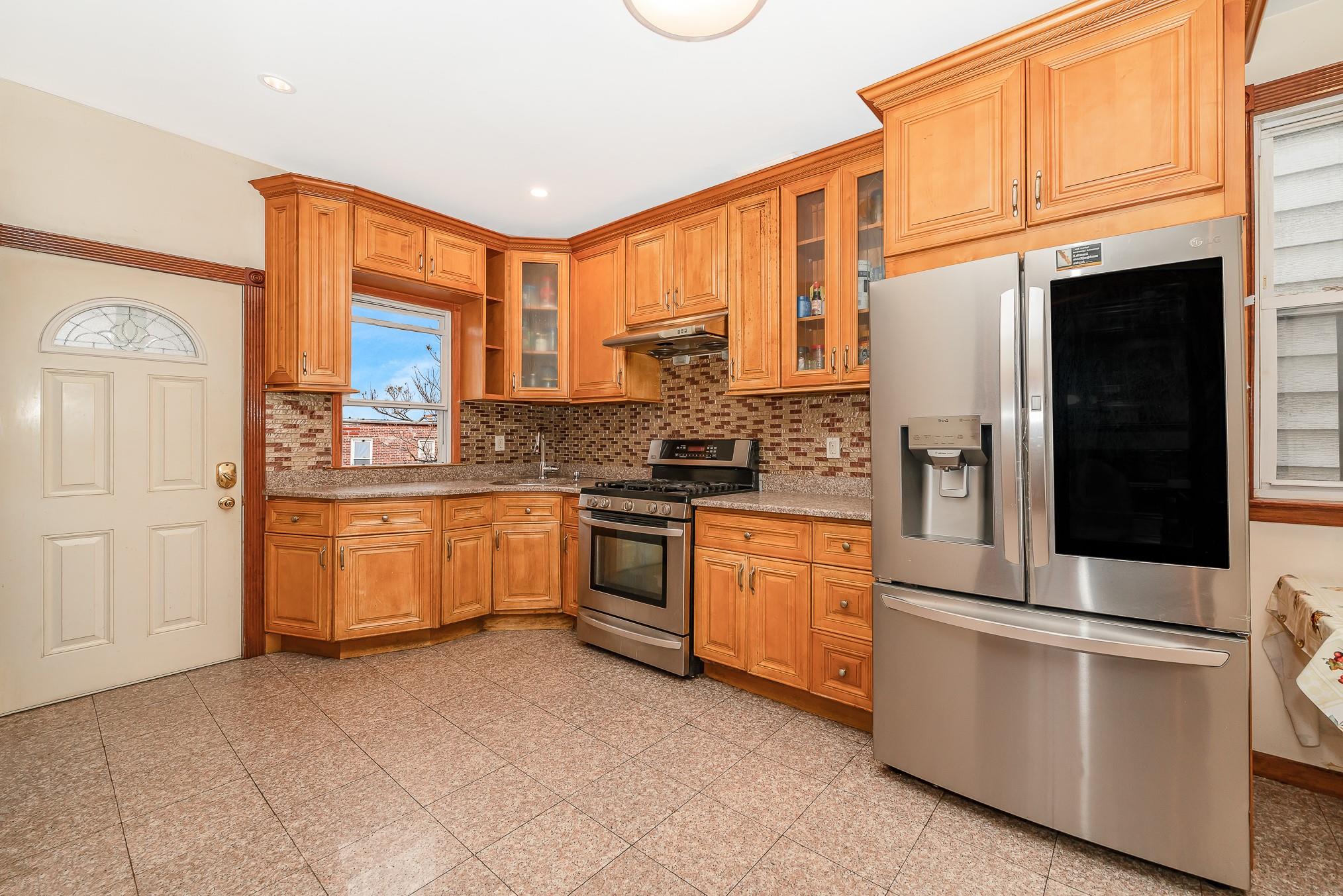 #6 photo, 10140 Nicolls Avenue, Corona , NY 11368