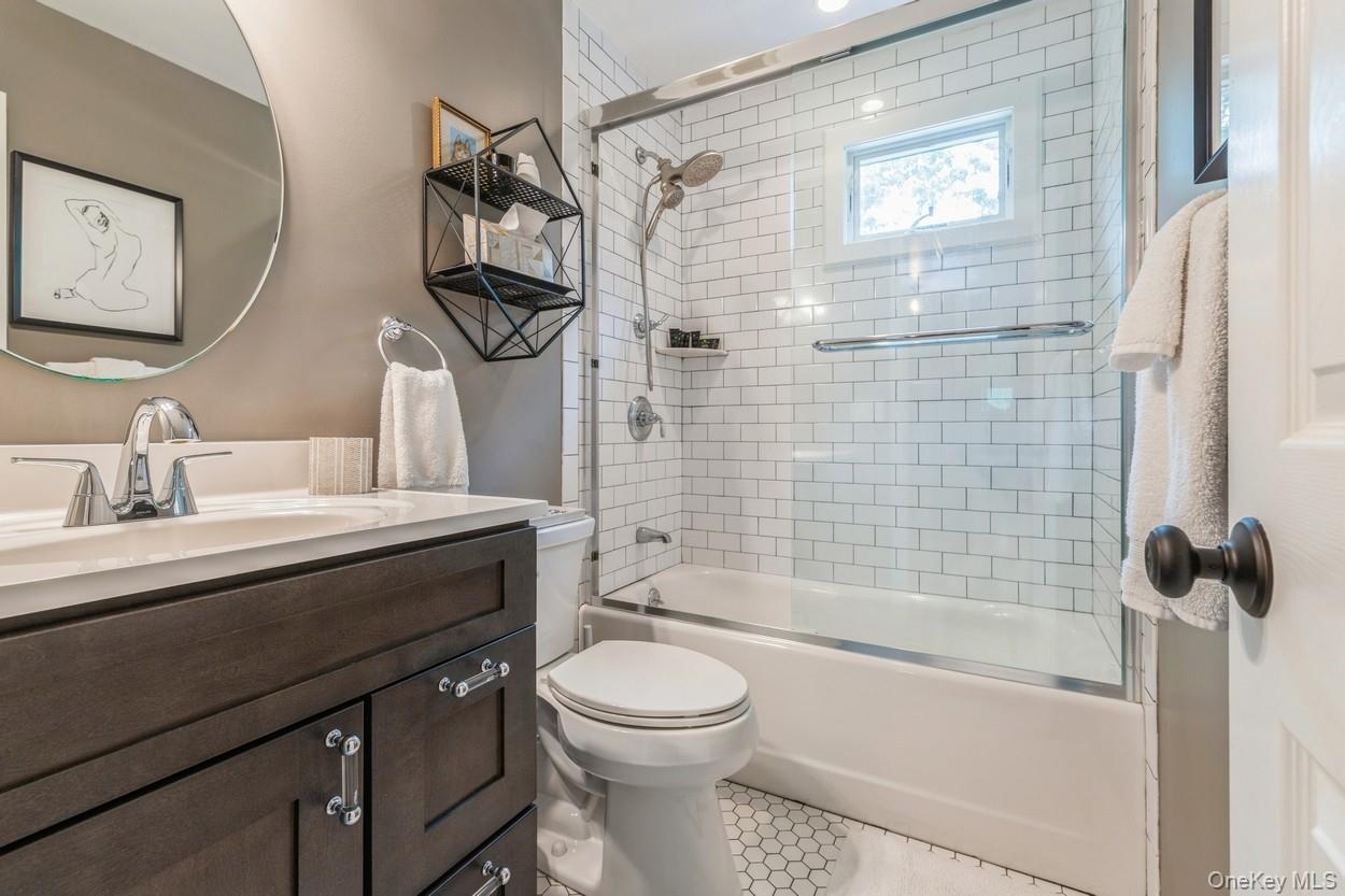 #16 photo, 1 Re Court, サフォーク郡 Hampton Bays , NY 11946