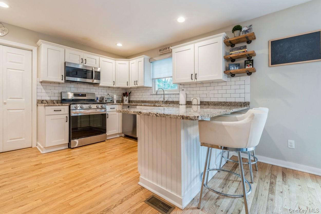 #8 photo, 1 Re Court, サフォーク郡 Hampton Bays , NY 11946