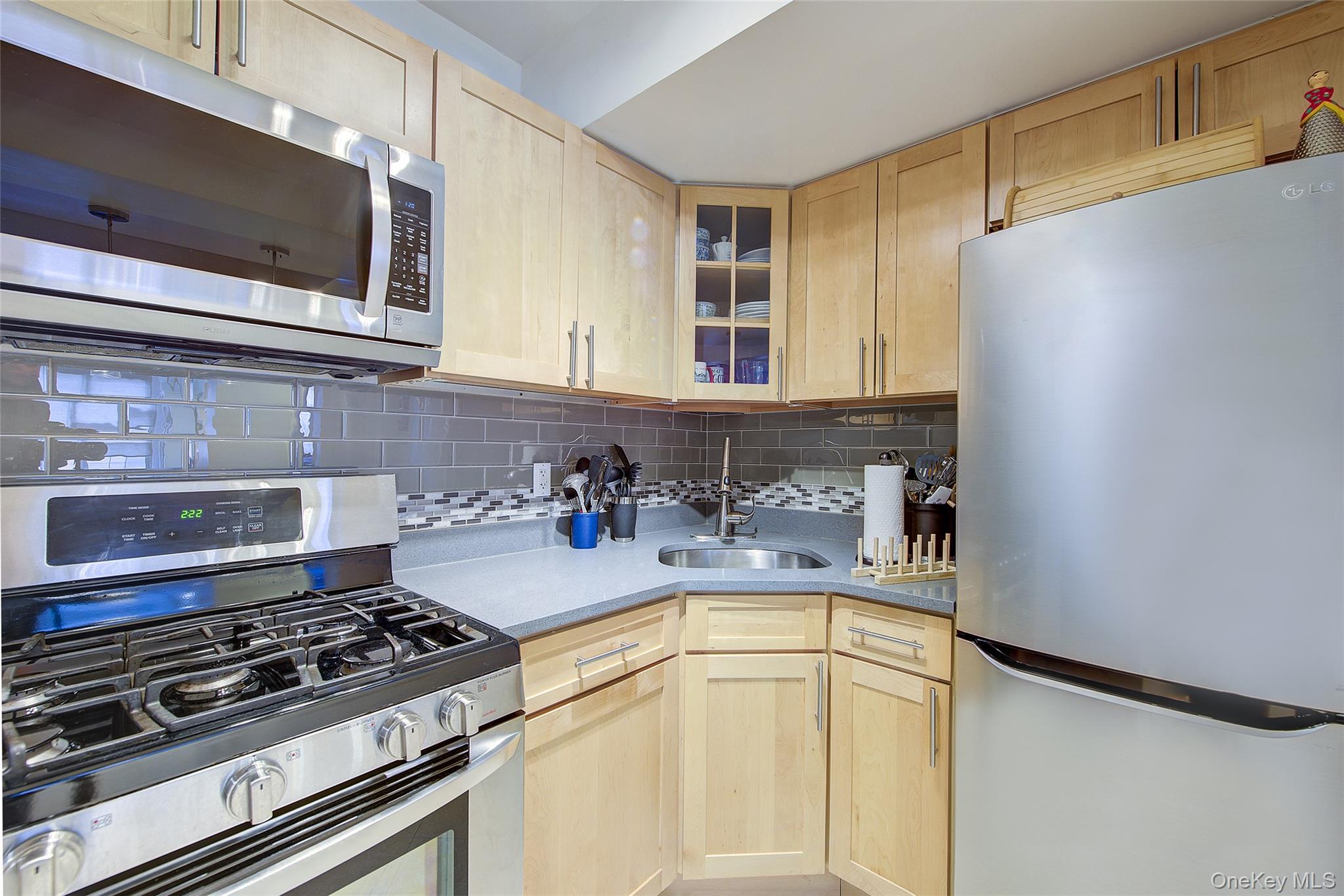 #10 photo, 107-40 Queens Boulevard, クイーンズ区 Forest Hills , NY 11375