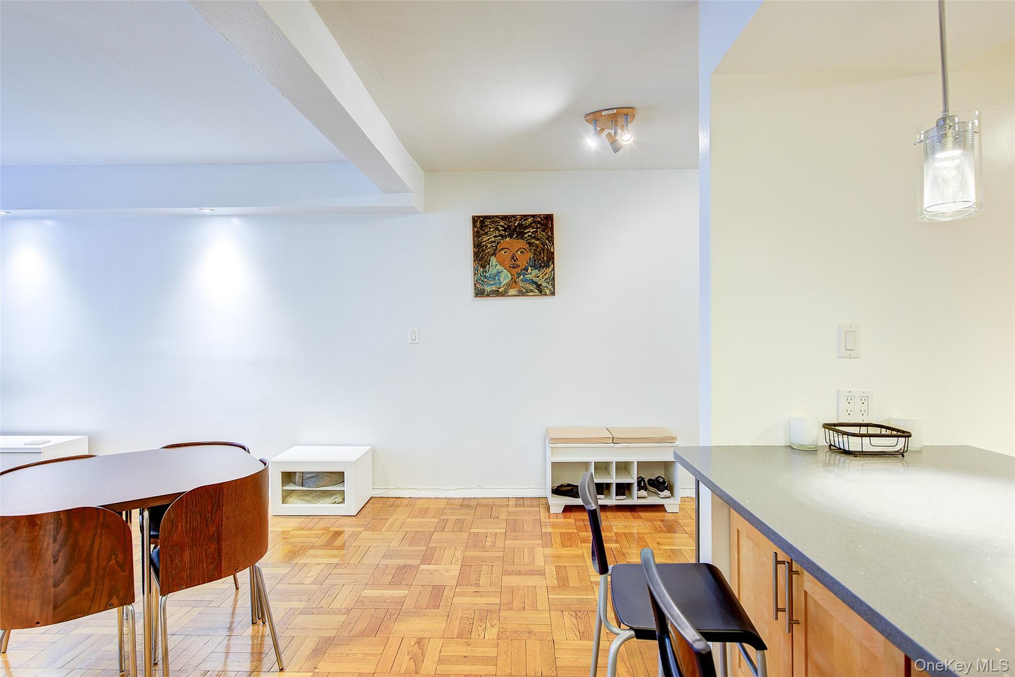 #13 photo, 107-40 Queens Boulevard, クイーンズ区 Forest Hills , NY 11375