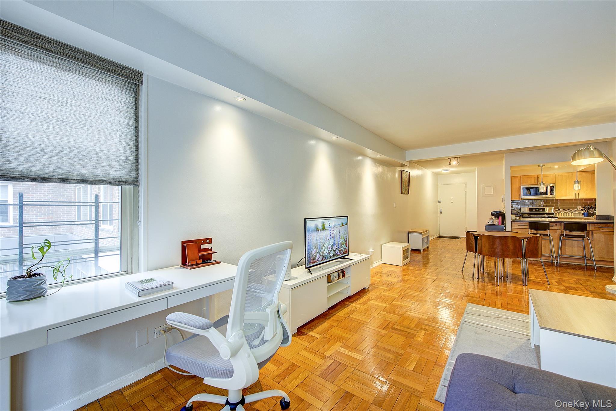 #14 photo, 107-40 Queens Boulevard, クイーンズ区 Forest Hills , NY 11375