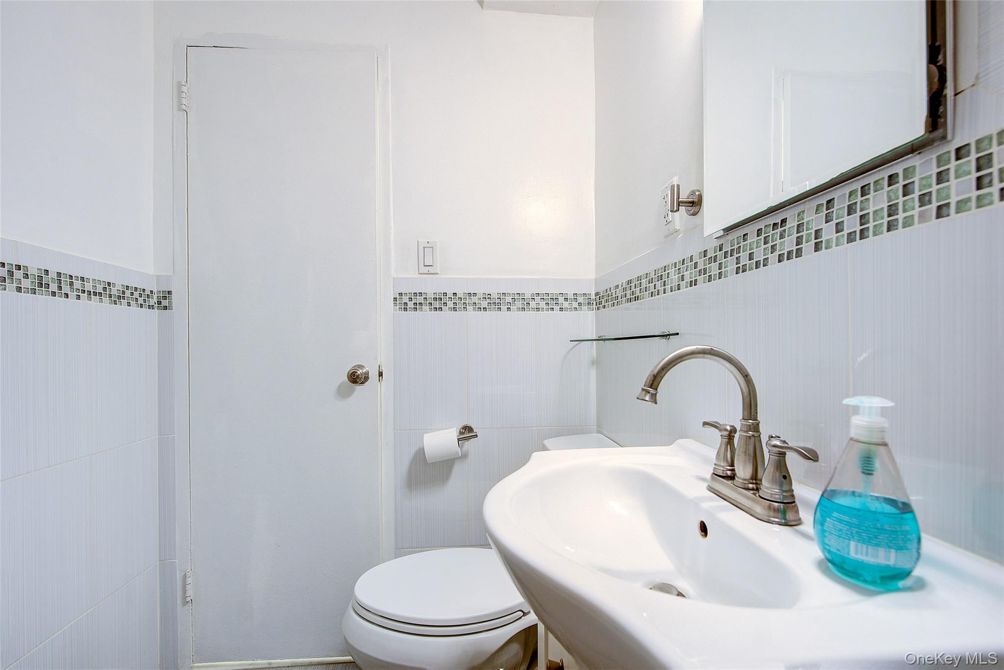 #17 photo, 107-40 Queens Boulevard, クイーンズ区 Forest Hills , NY 11375