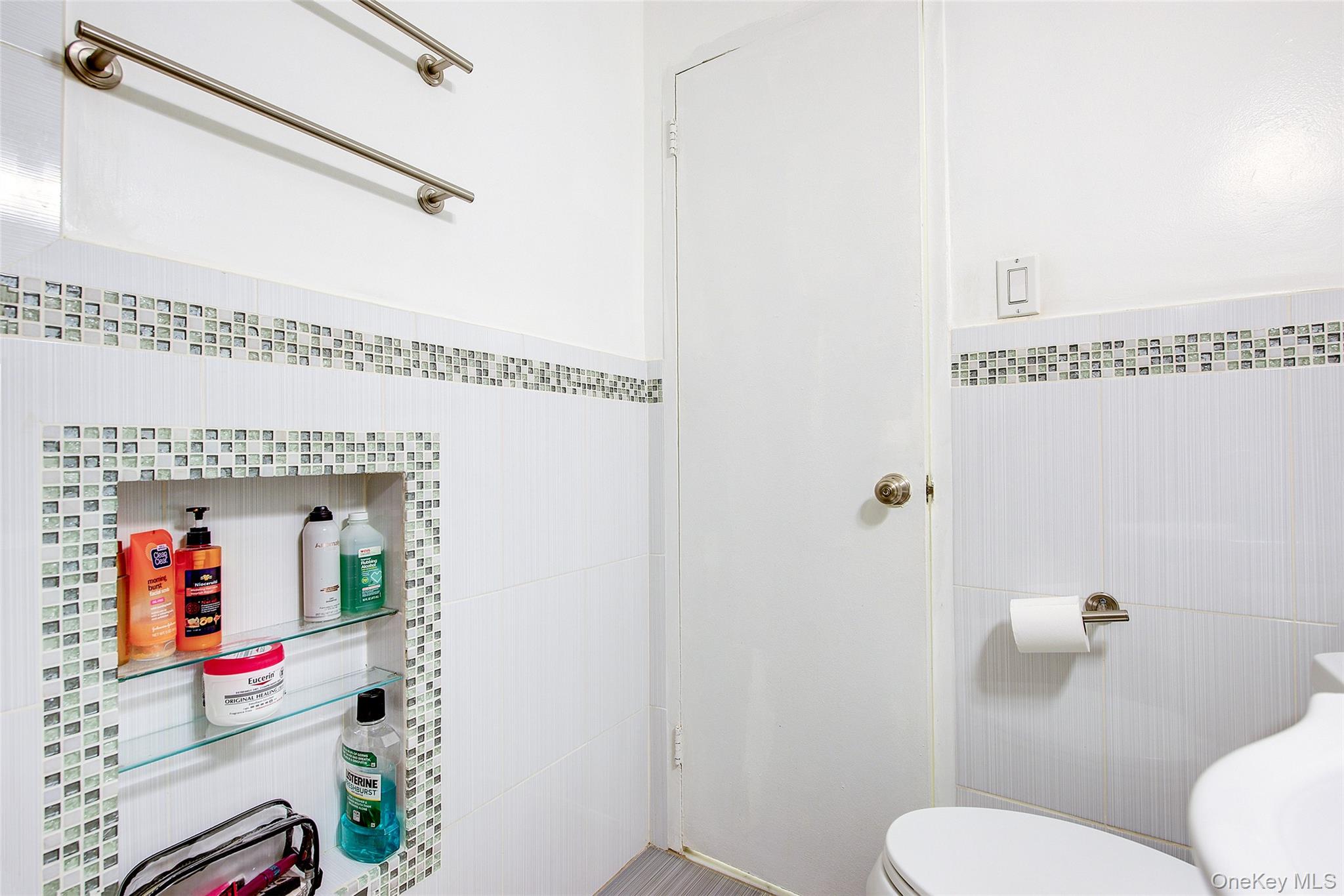 #18 photo, 107-40 Queens Boulevard, クイーンズ区 Forest Hills , NY 11375