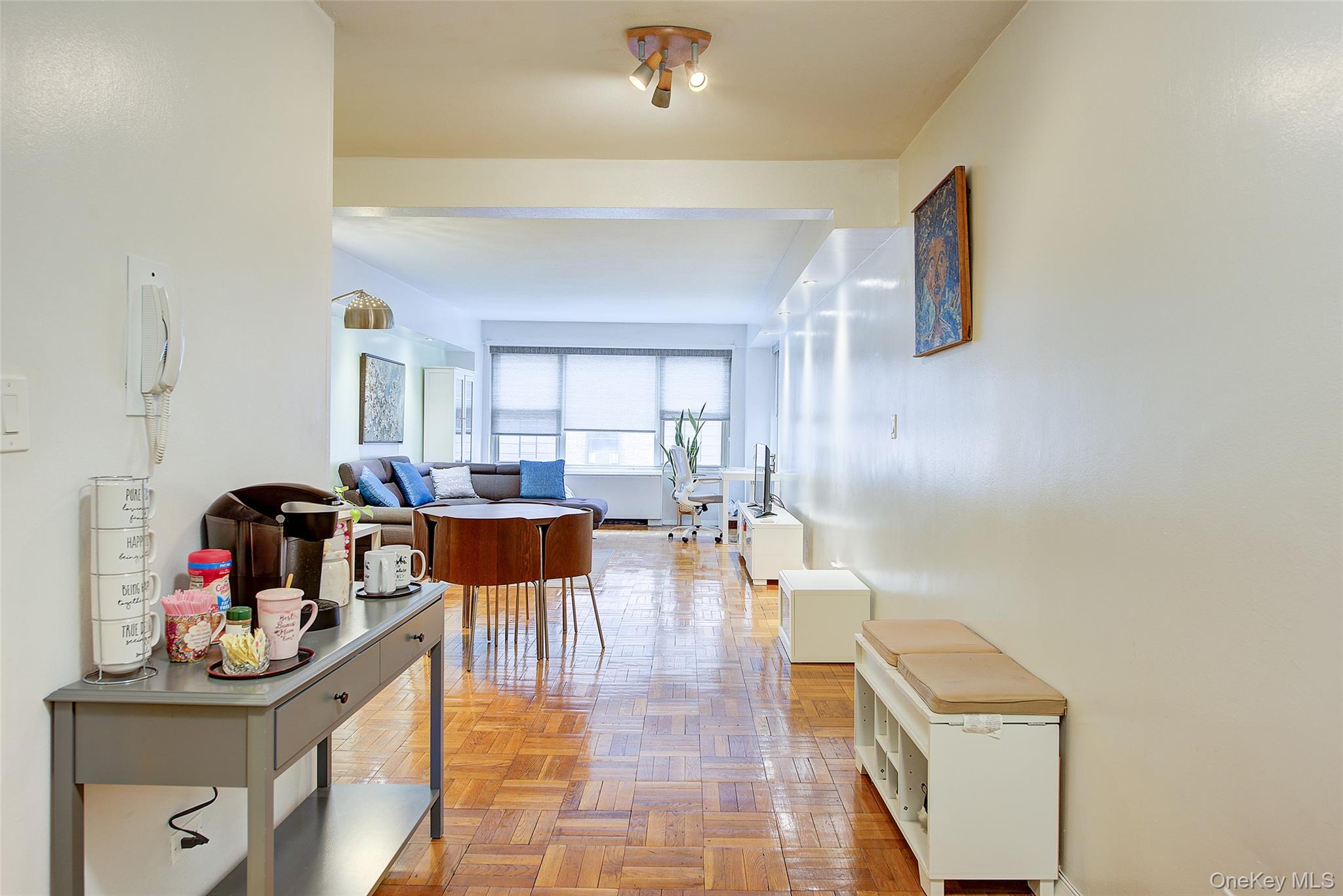 #7 photo, 107-40 Queens Boulevard, クイーンズ区 Forest Hills , NY 11375