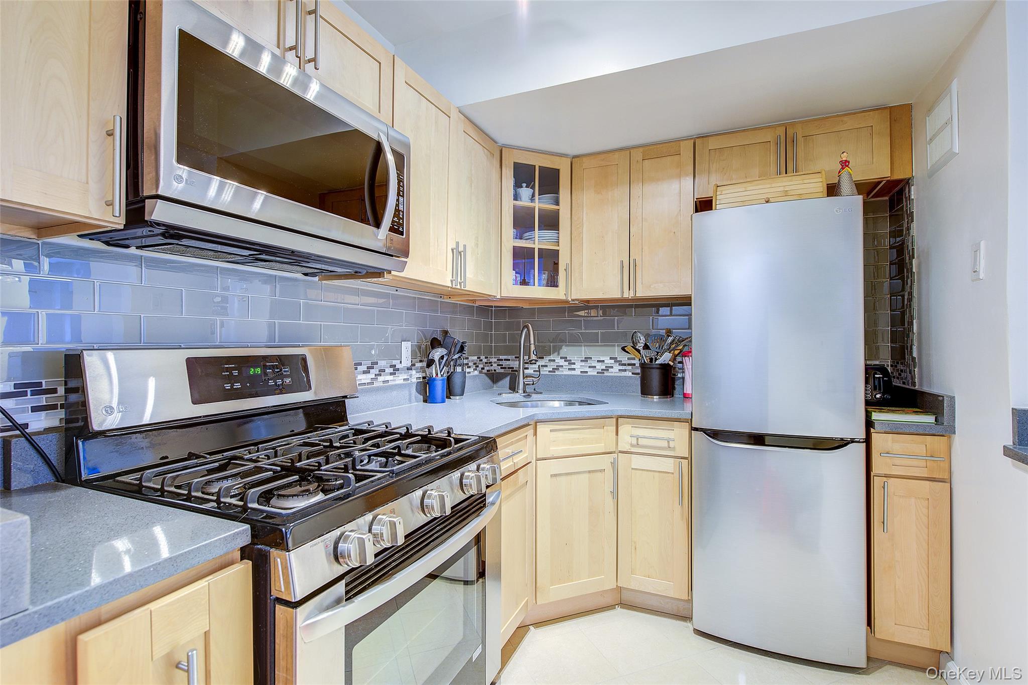 #8 photo, 107-40 Queens Boulevard, クイーンズ区 Forest Hills , NY 11375