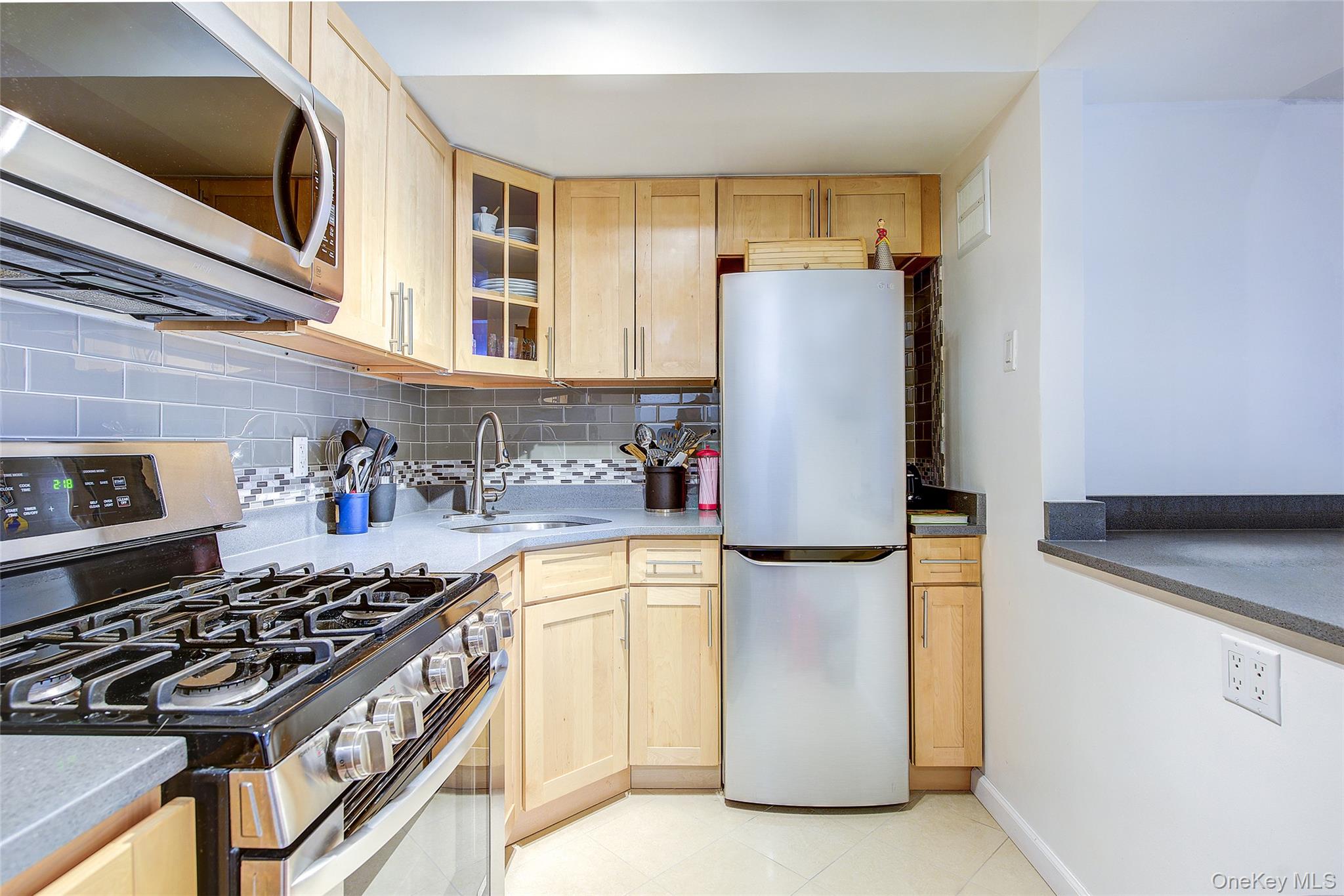 #9 photo, 107-40 Queens Boulevard, クイーンズ区 Forest Hills , NY 11375