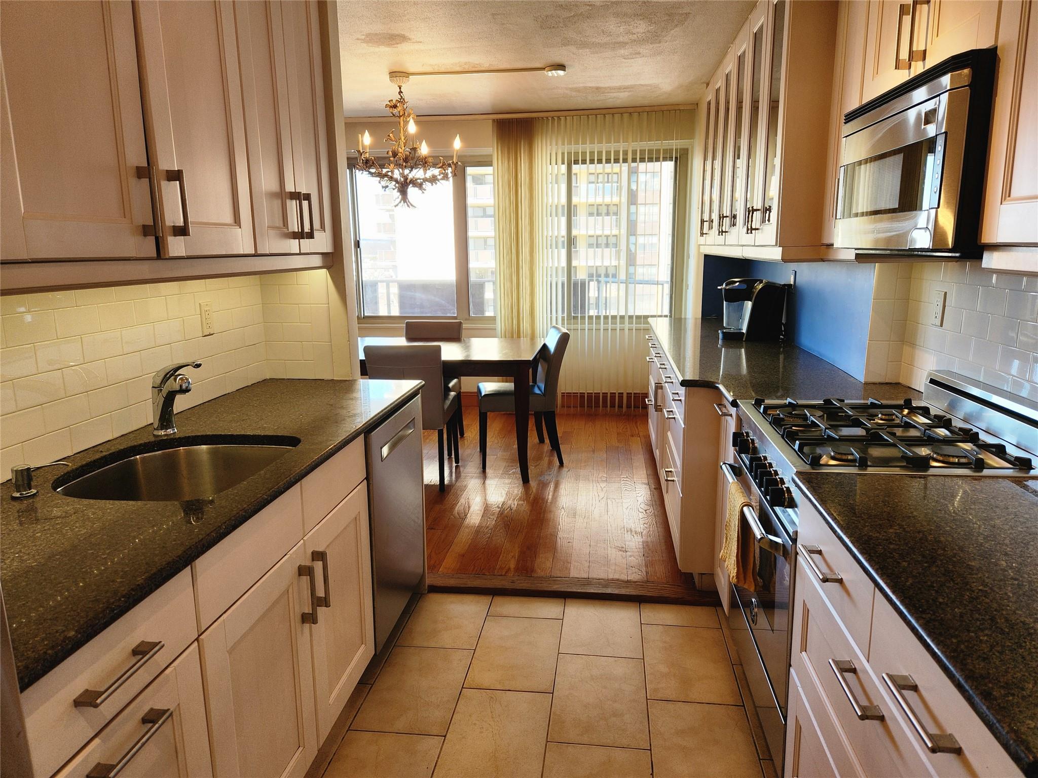 #2 photo, 18-15 215th Street, クイーンズ区 Bayside , NY 11360