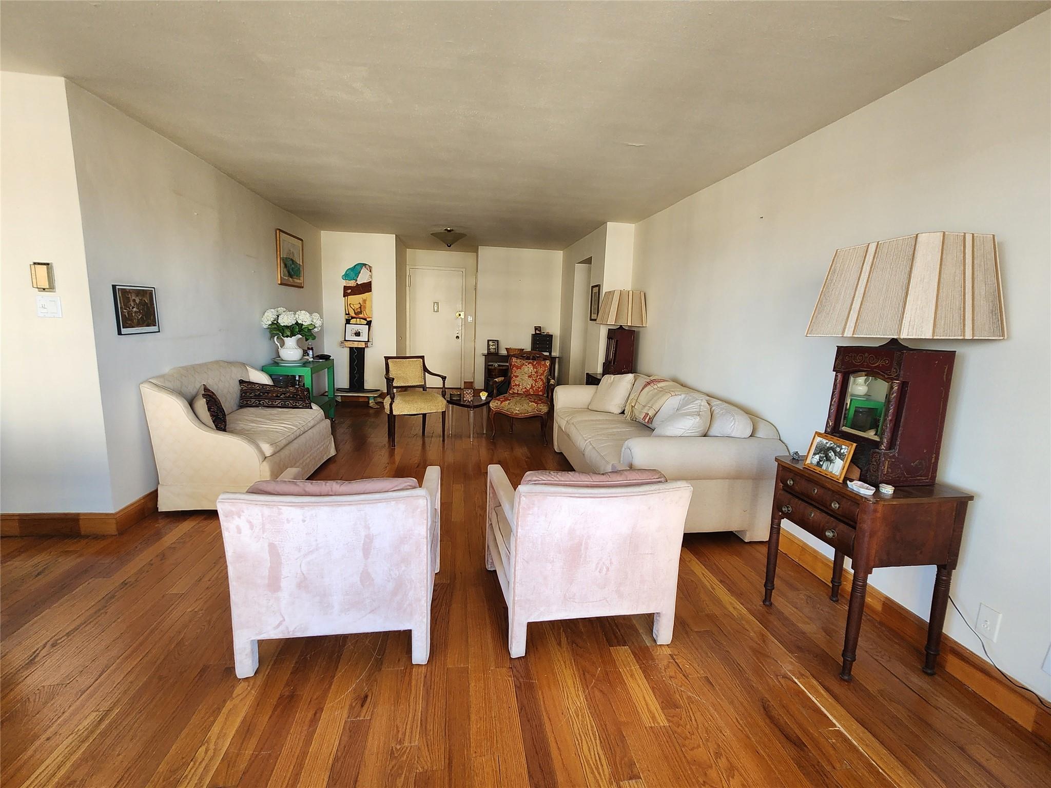 #4 photo, 18-15 215th Street, クイーンズ区 Bayside , NY 11360