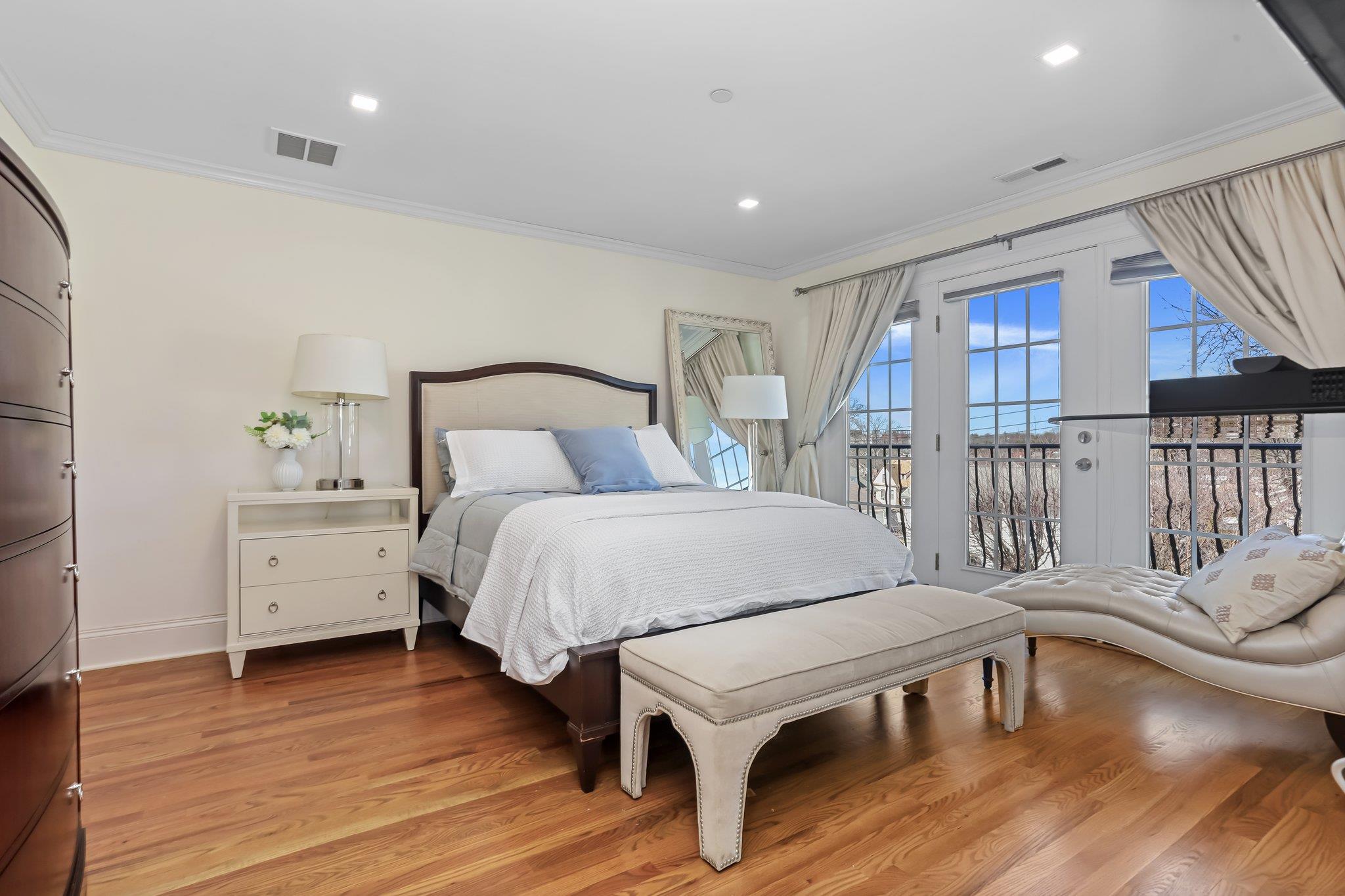 #15 photo, 80 Old Boston Post Road, New Rochelle , NY 10801