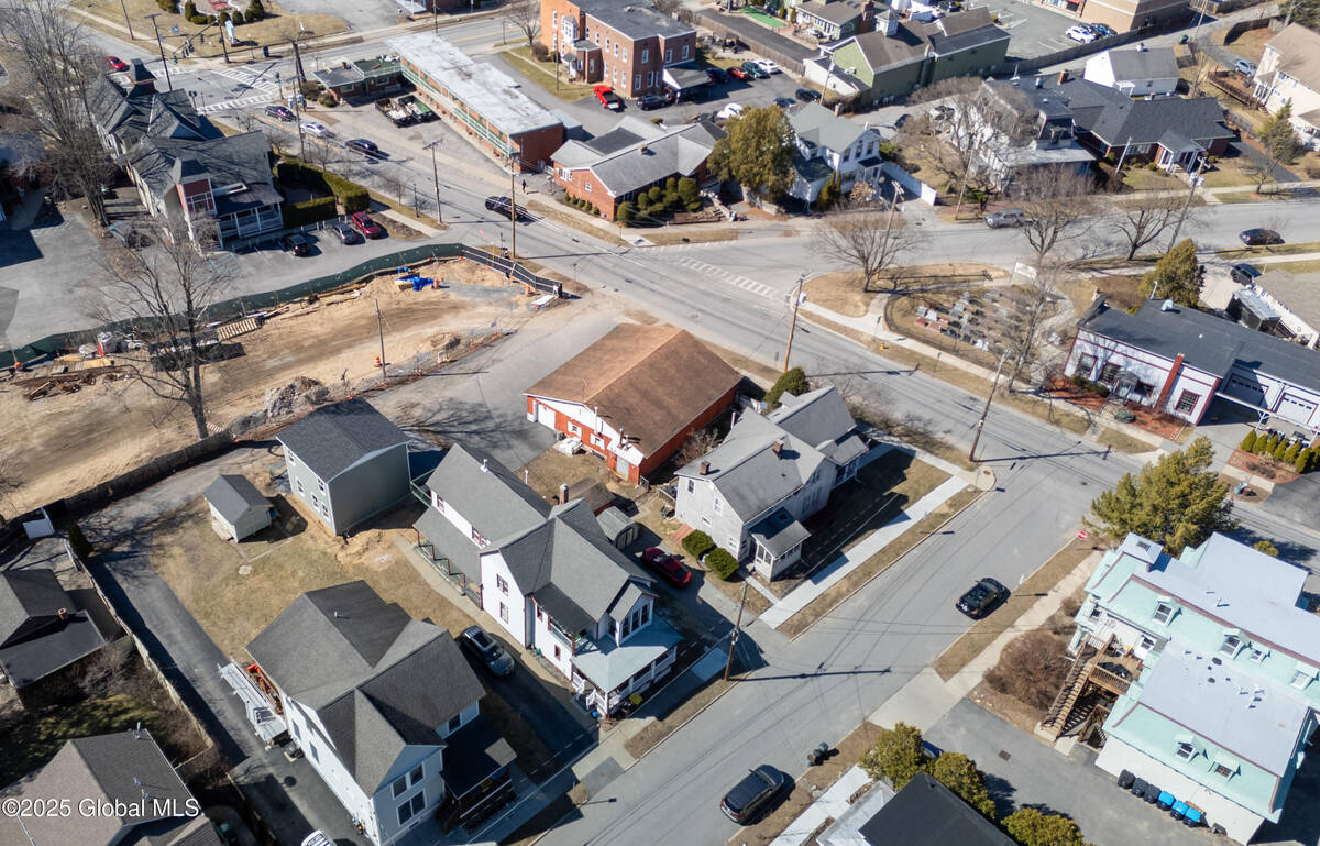 #8 photo, 48 Lincoln Avenue, Saratoga Springs , NY 12866