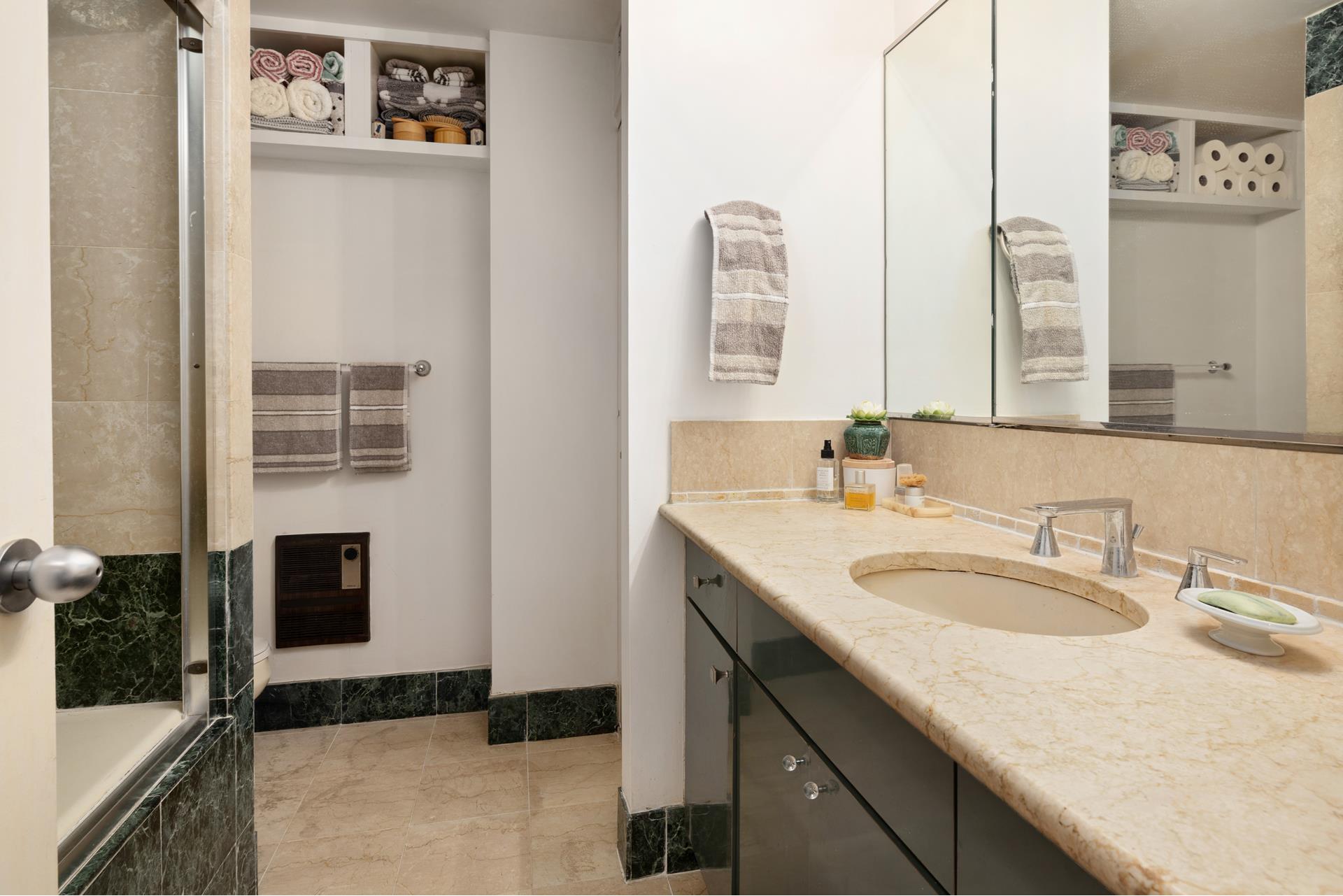 #5 photo, 43 W 61ST Street, マンハッタン Lincoln Square , NY 10023