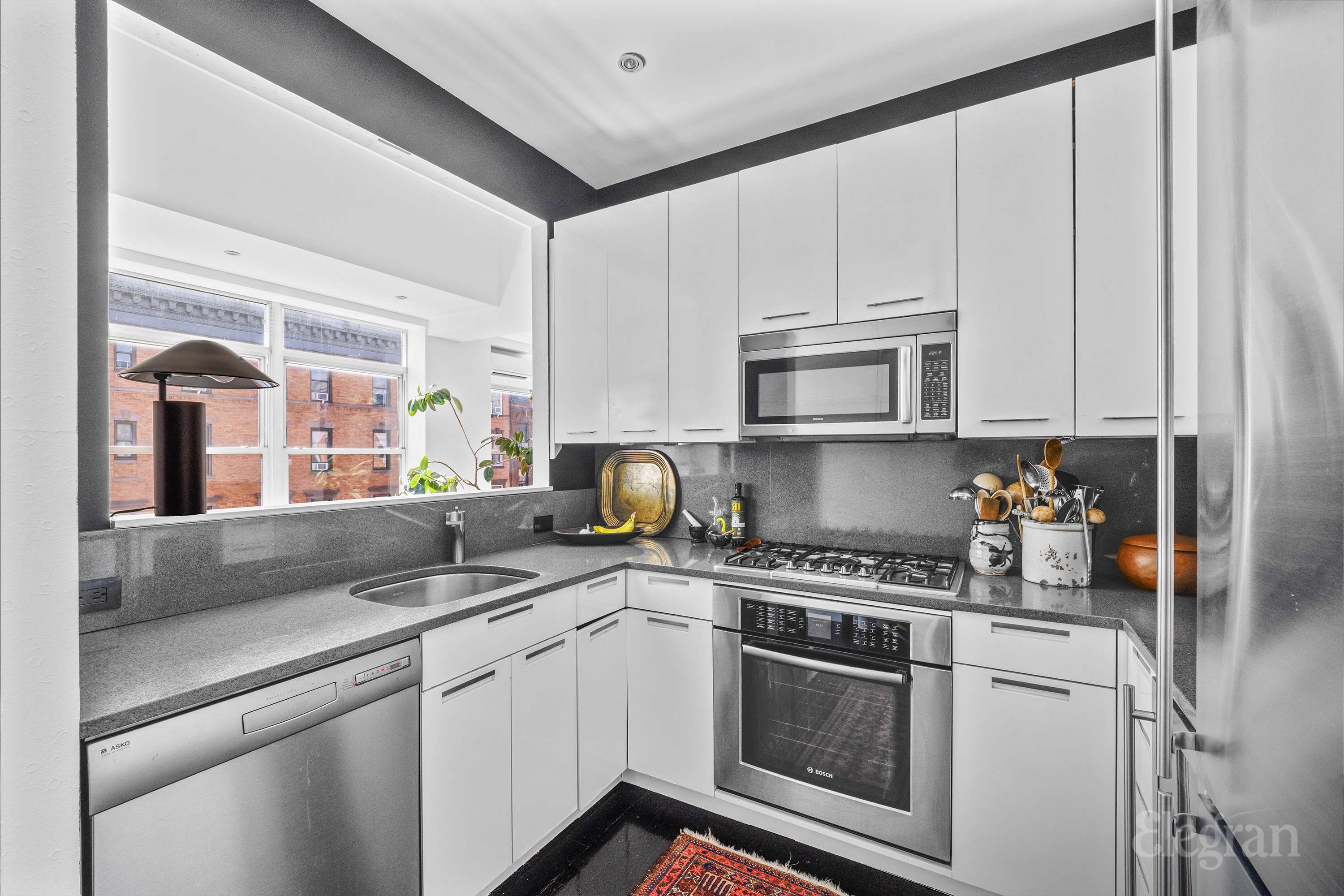 #9 photo, 133 2nd Avenue, マンハッタン E. Greenwich Village , NY 10003