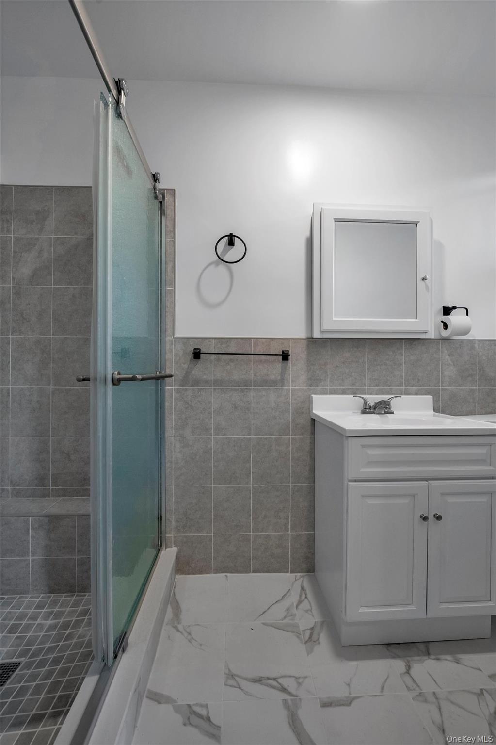 #13 photo, 71-11 67th Place, Glendale , NY 11385