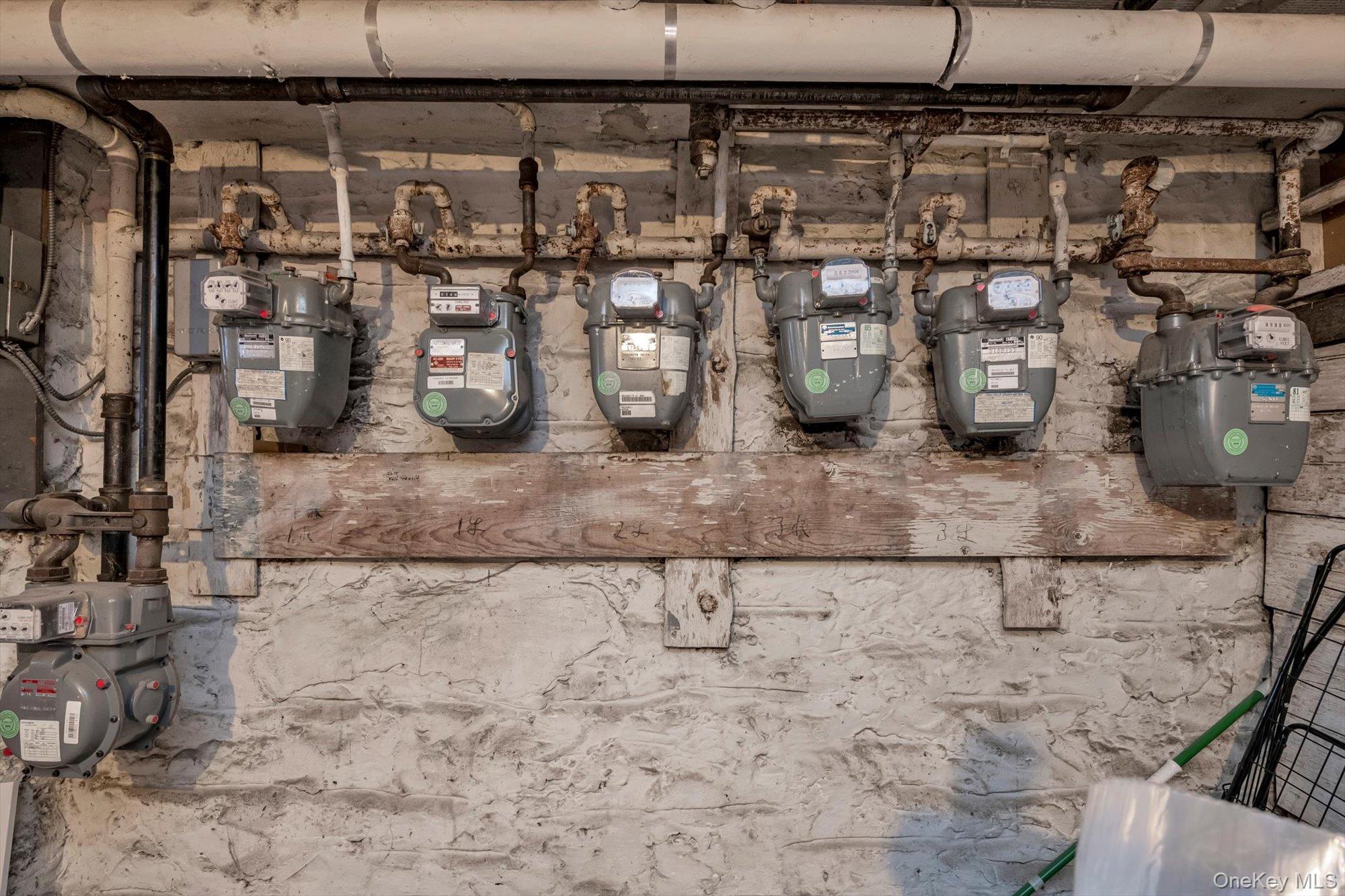 #14 photo, 71-11 67th Place, Glendale , NY 11385