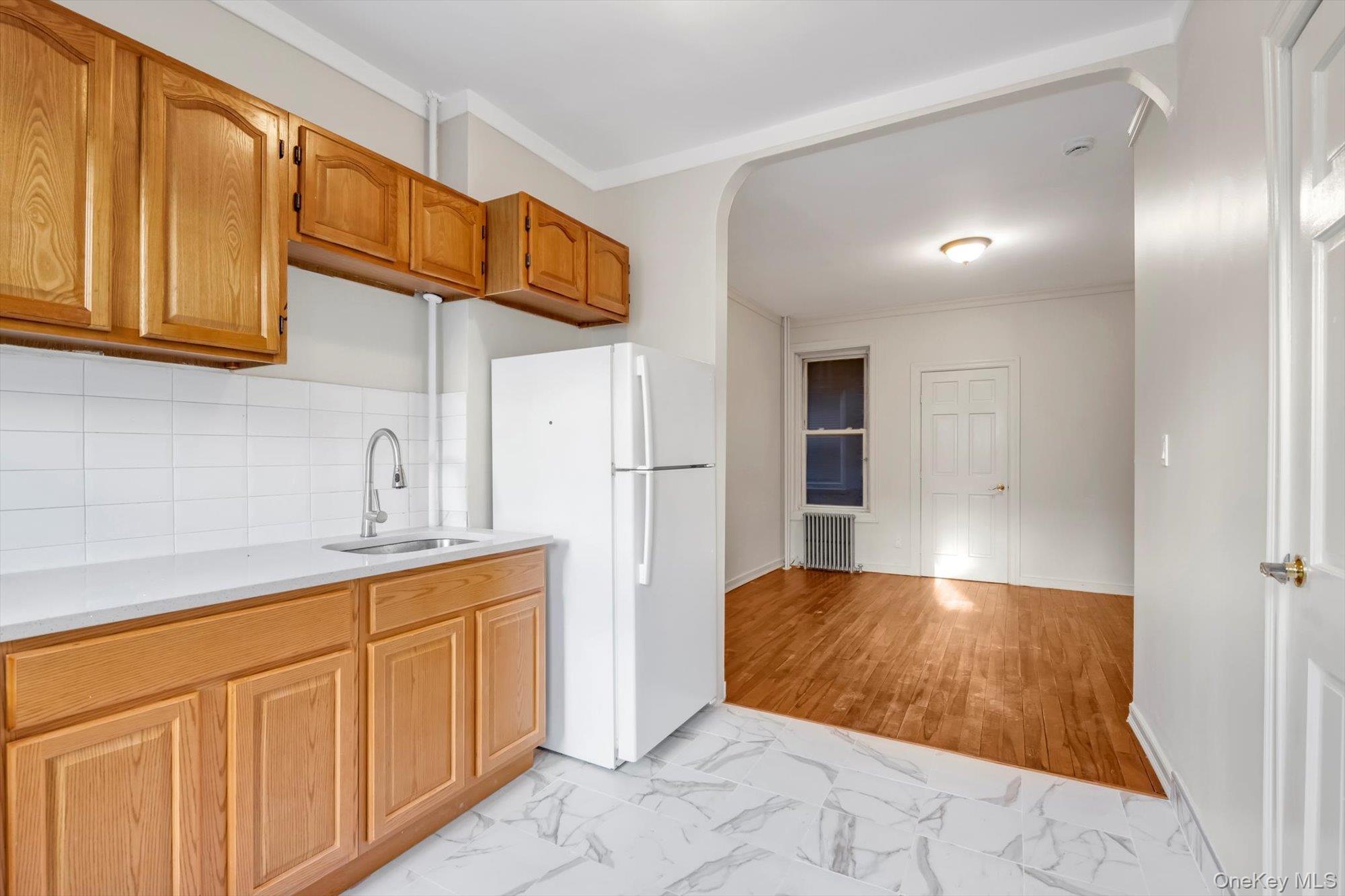 #5 photo, 71-11 67th Place, Glendale , NY 11385