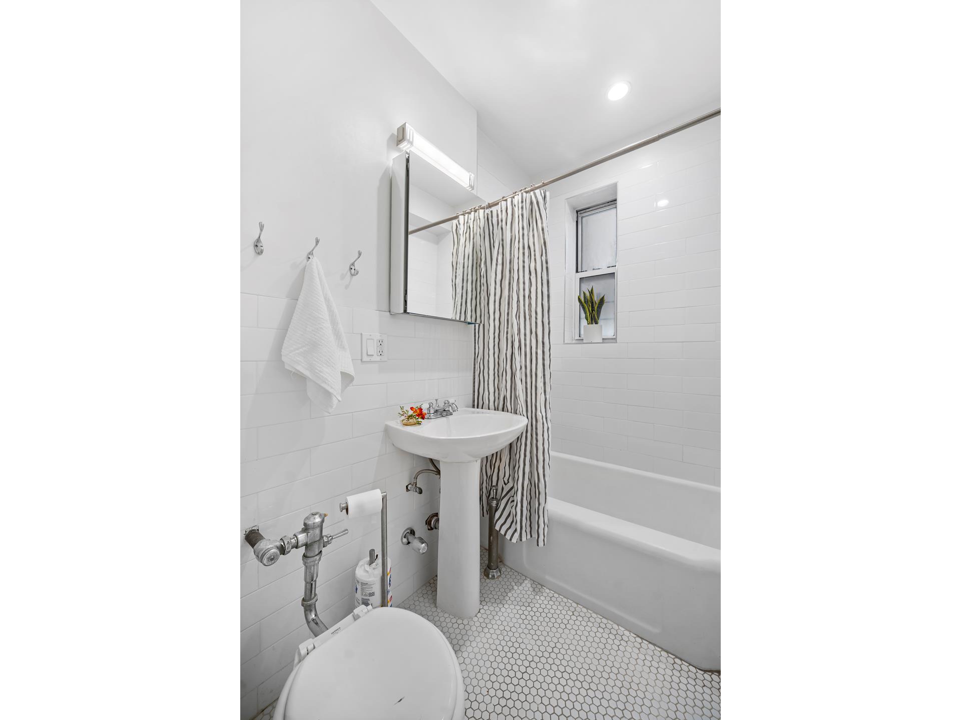 #7 photo, 601 E 19TH Street, ブルックリン区 Ditmas Park , NY 11226