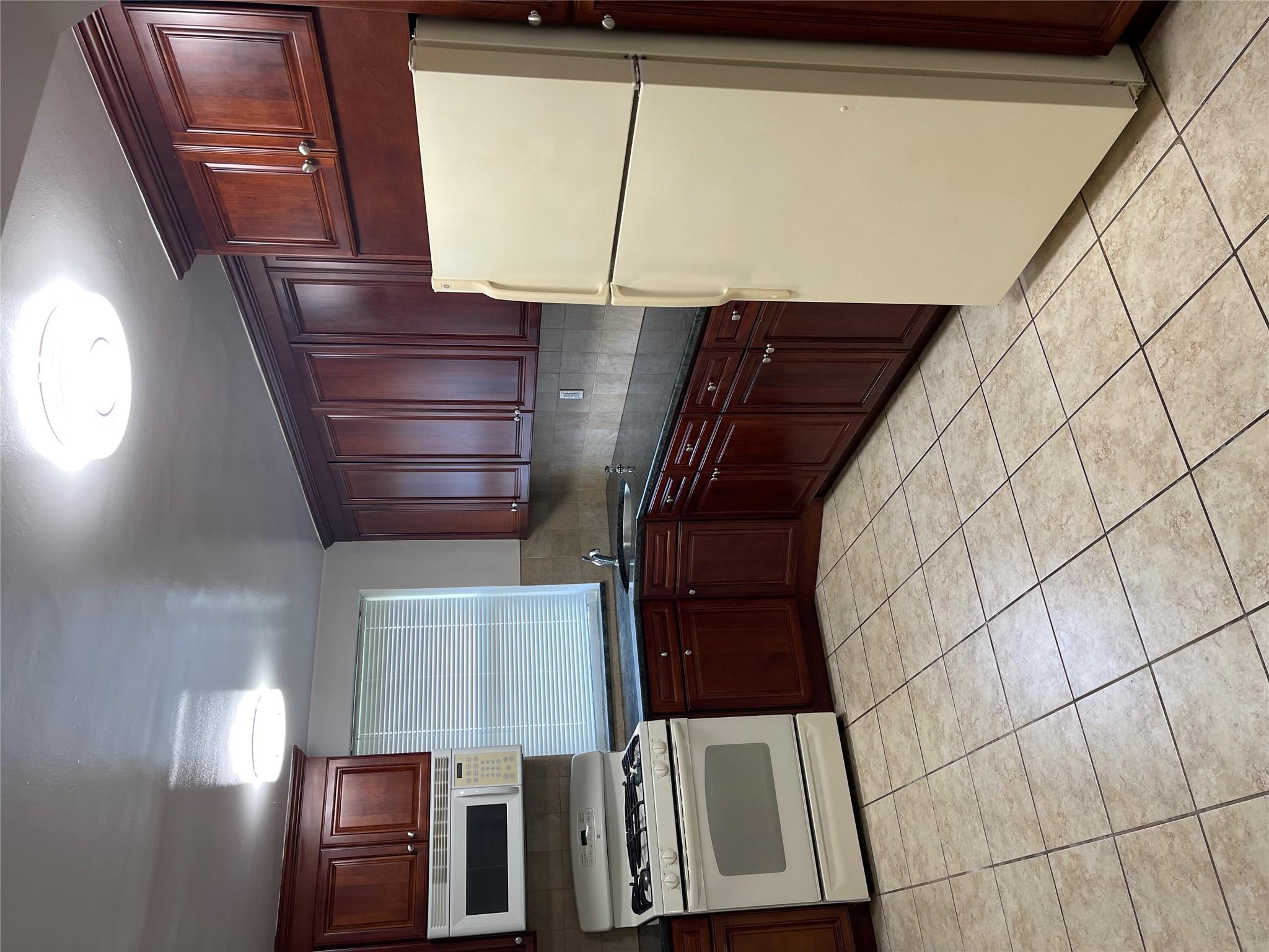 #4 photo, 4014 191st Street, クイーンズ区 Flushing , NY 11358