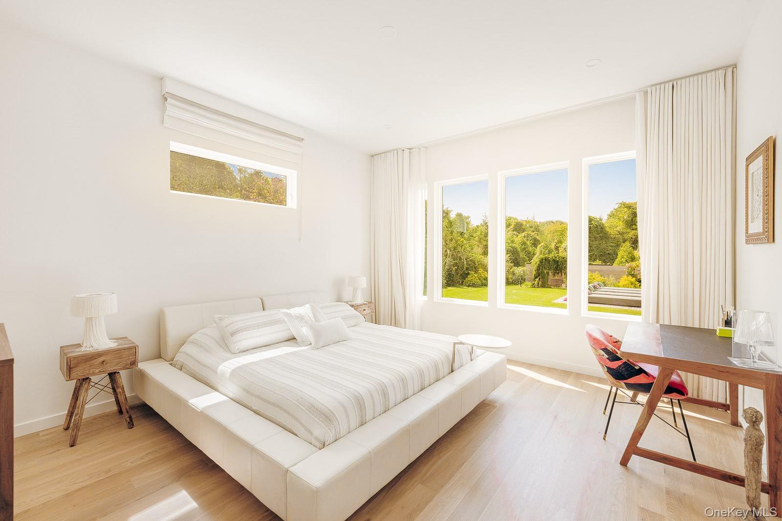 #13 photo, 233 N Magee Street, サフォーク郡 Southampton , NY 11968