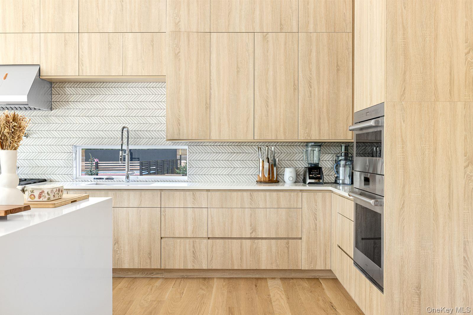 #6 photo, 233 N Magee Street, サフォーク郡 Southampton , NY 11968