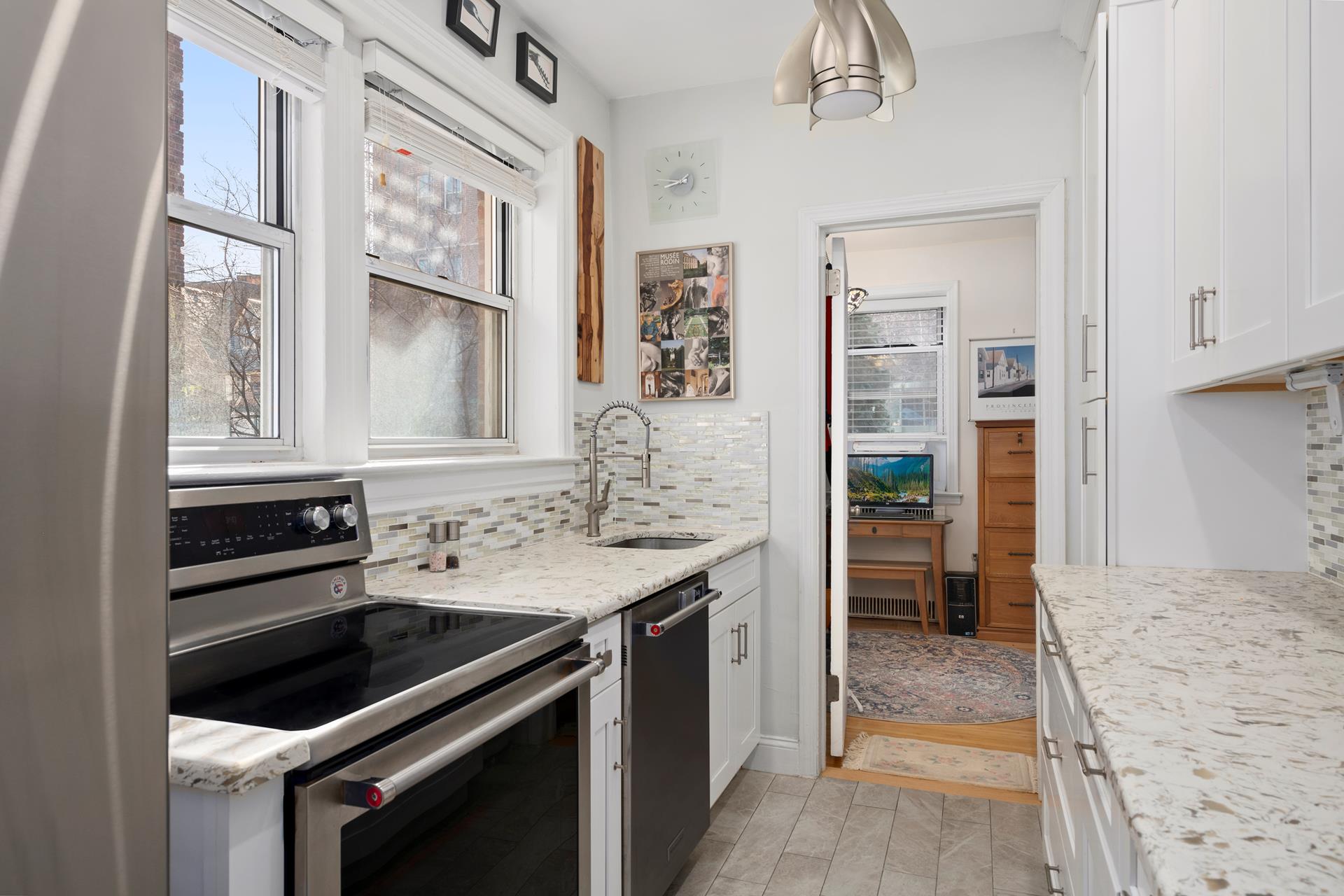 #10 photo, 86-10 34TH Avenue, クイーンズ区 Jackson Heights , NY 11372