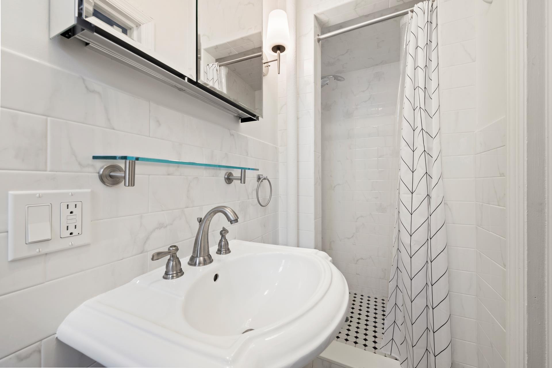 #11 photo, 86-10 34TH Avenue, クイーンズ区 Jackson Heights , NY 11372