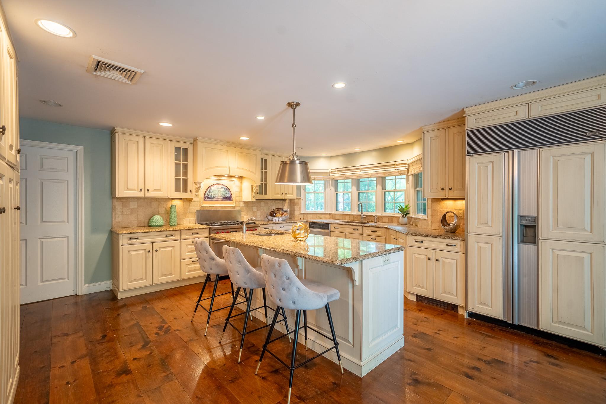 #10 photo, 10 Hickory Lane, Glen Cove , NY 11542