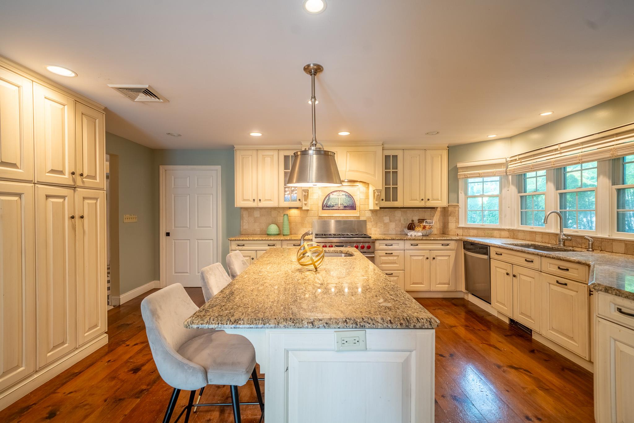 #11 photo, 10 Hickory Lane, Glen Cove , NY 11542