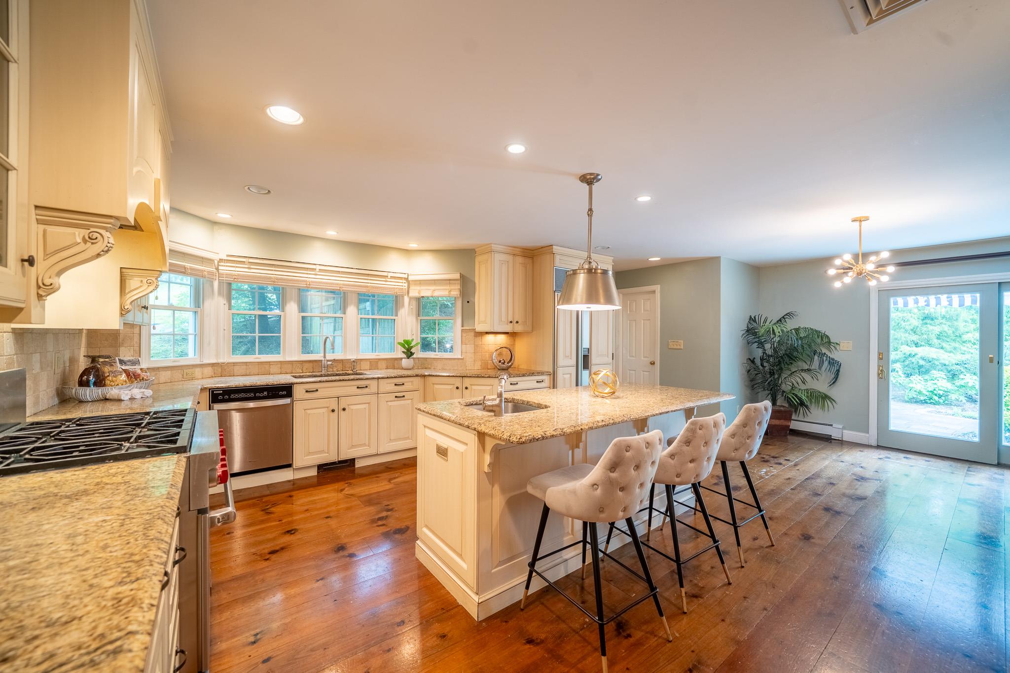 #12 photo, 10 Hickory Lane, Glen Cove , NY 11542