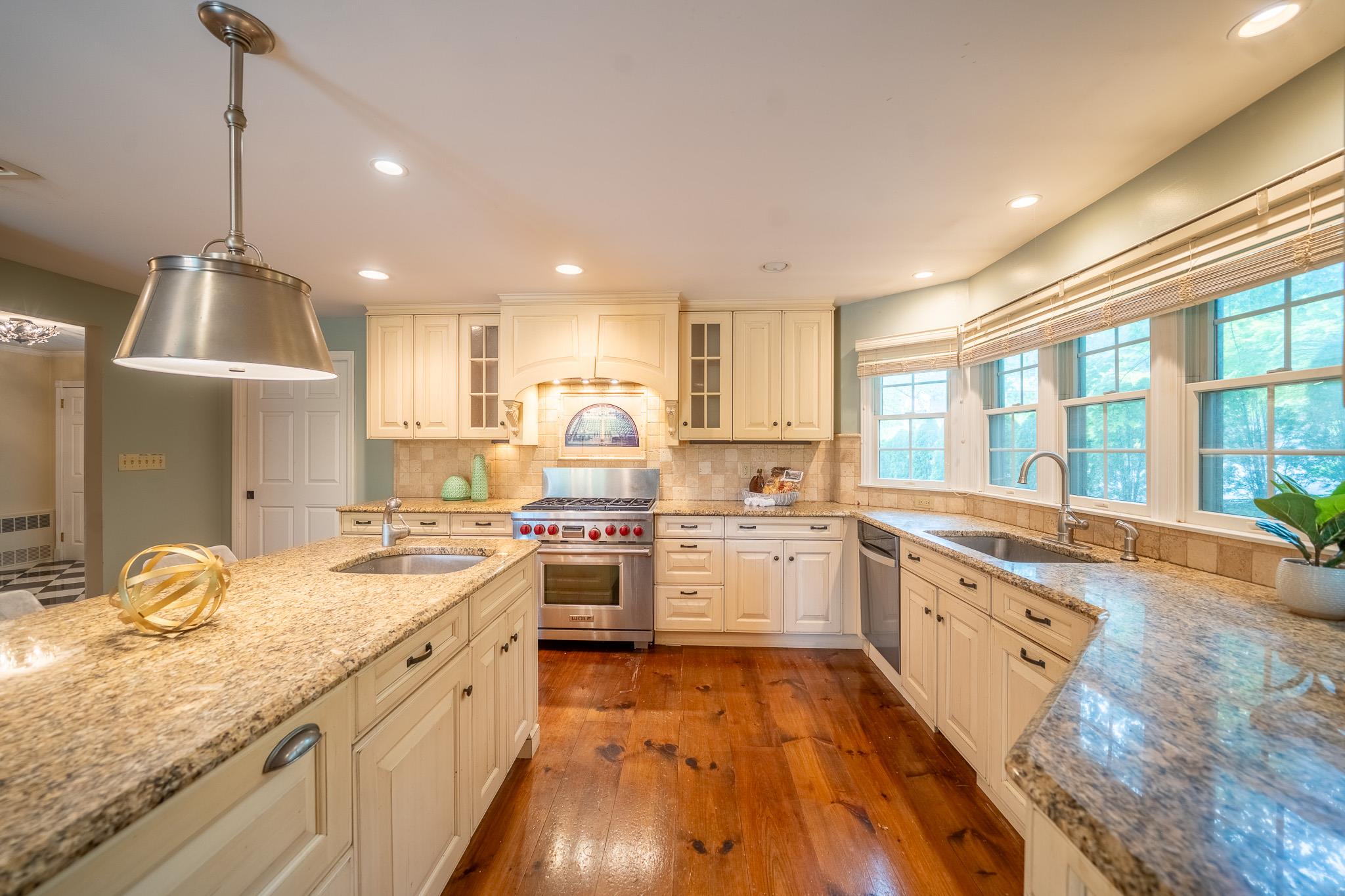 #13 photo, 10 Hickory Lane, Glen Cove , NY 11542