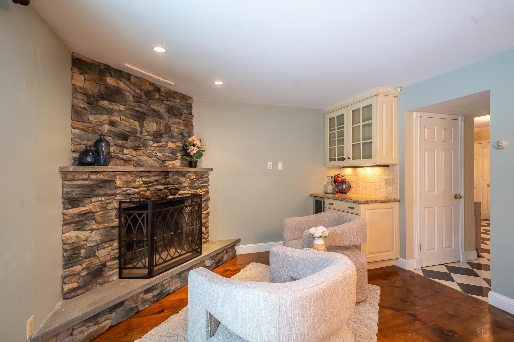 #15 photo, 10 Hickory Lane, Glen Cove , NY 11542