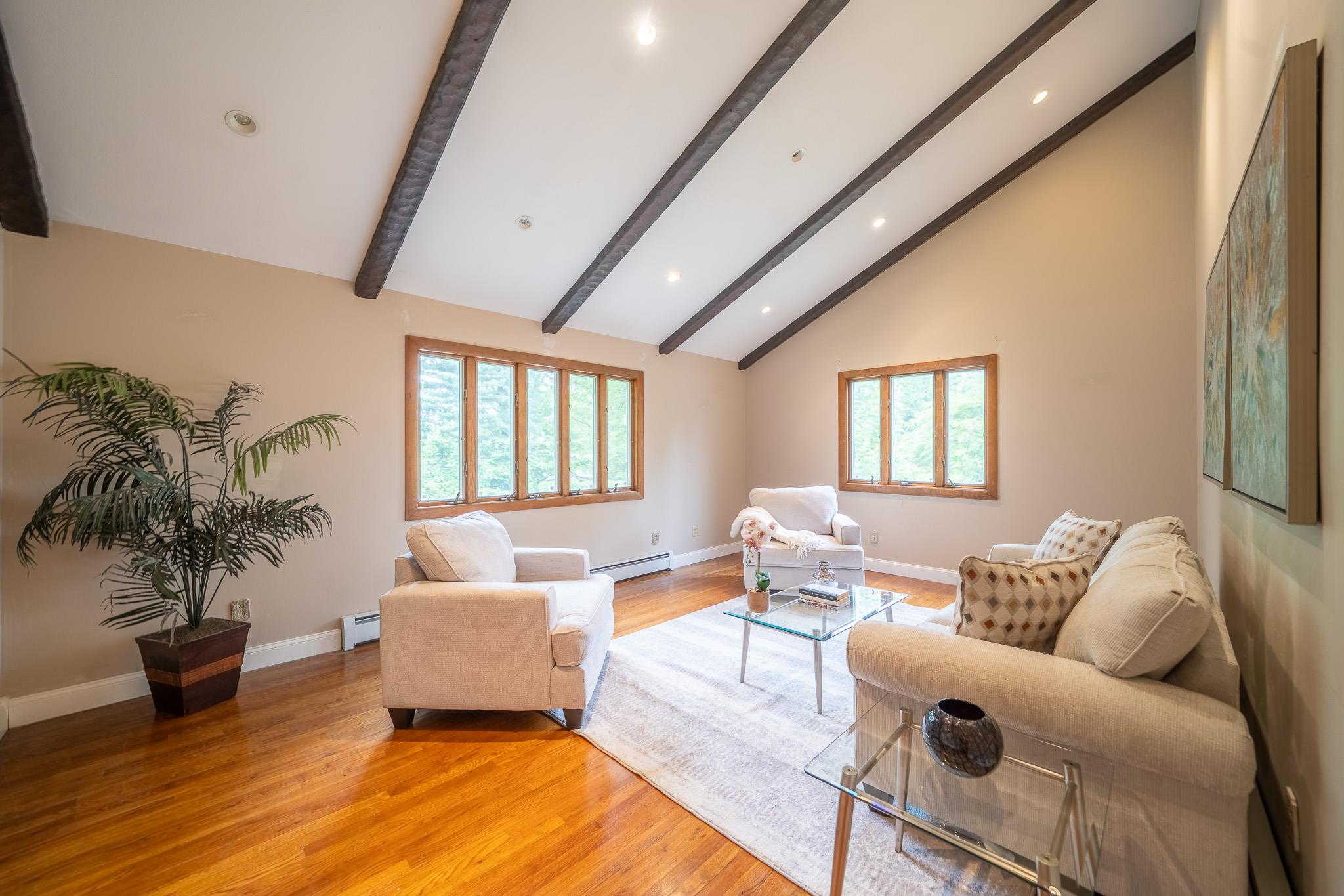 #16 photo, 10 Hickory Lane, Glen Cove , NY 11542