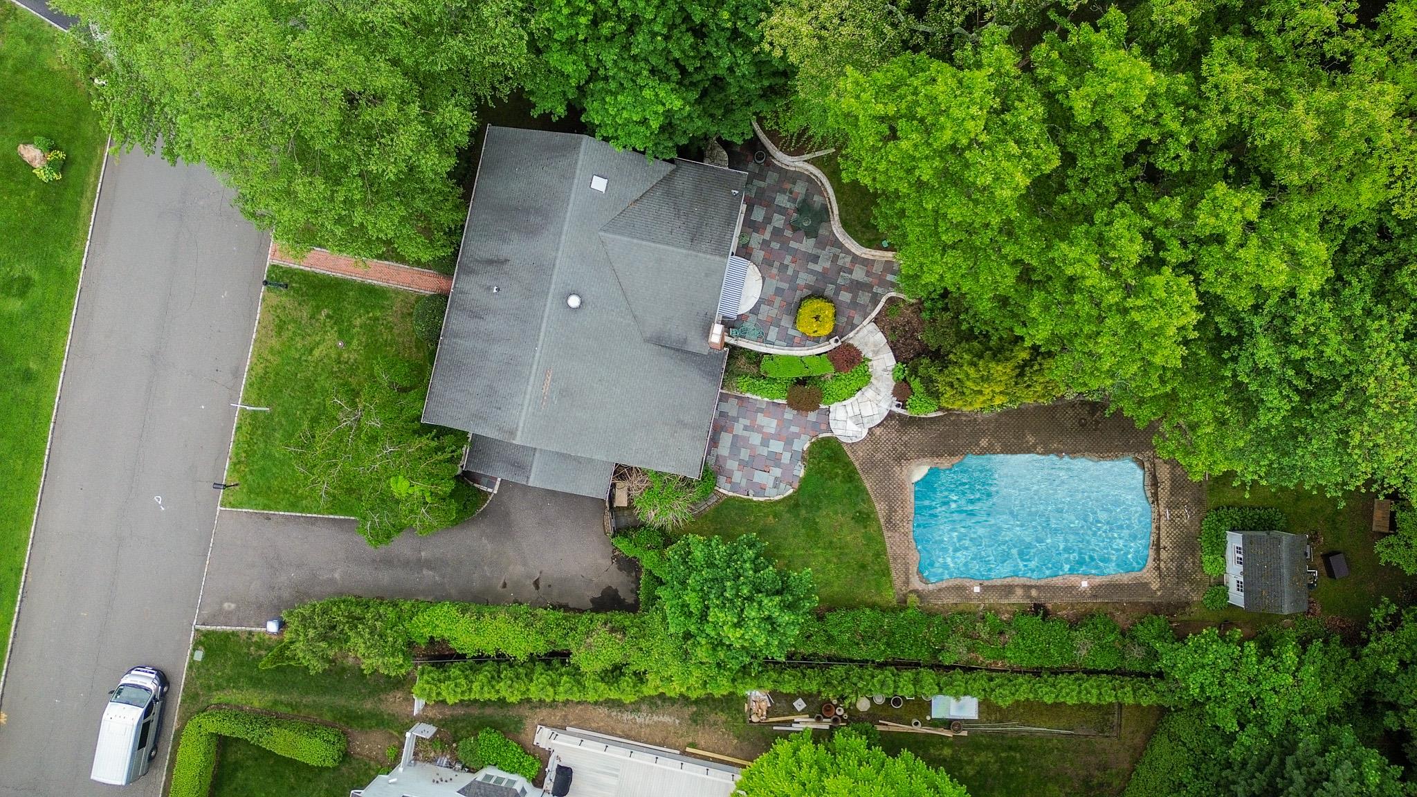 #3 photo, 10 Hickory Lane, Glen Cove , NY 11542