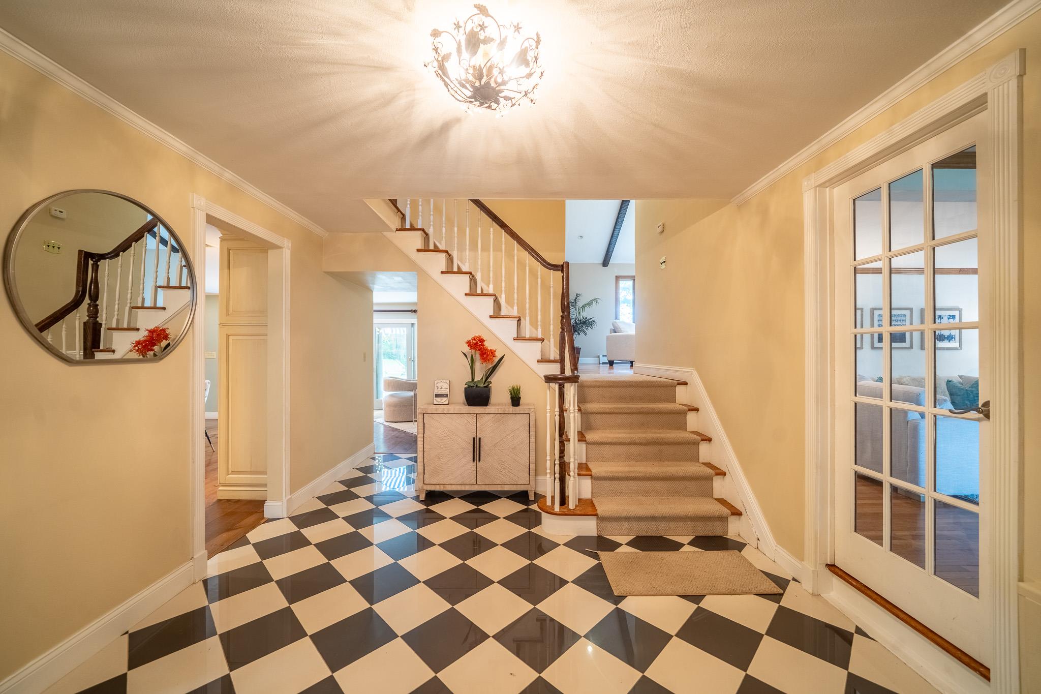 #4 photo, 10 Hickory Lane, Glen Cove , NY 11542