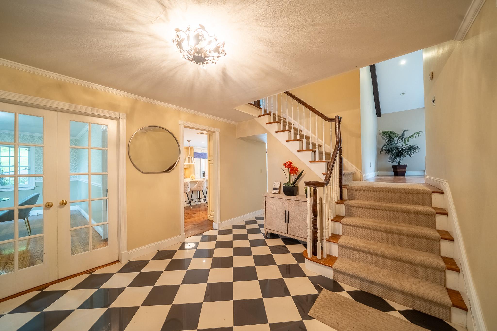 #5 photo, 10 Hickory Lane, Glen Cove , NY 11542