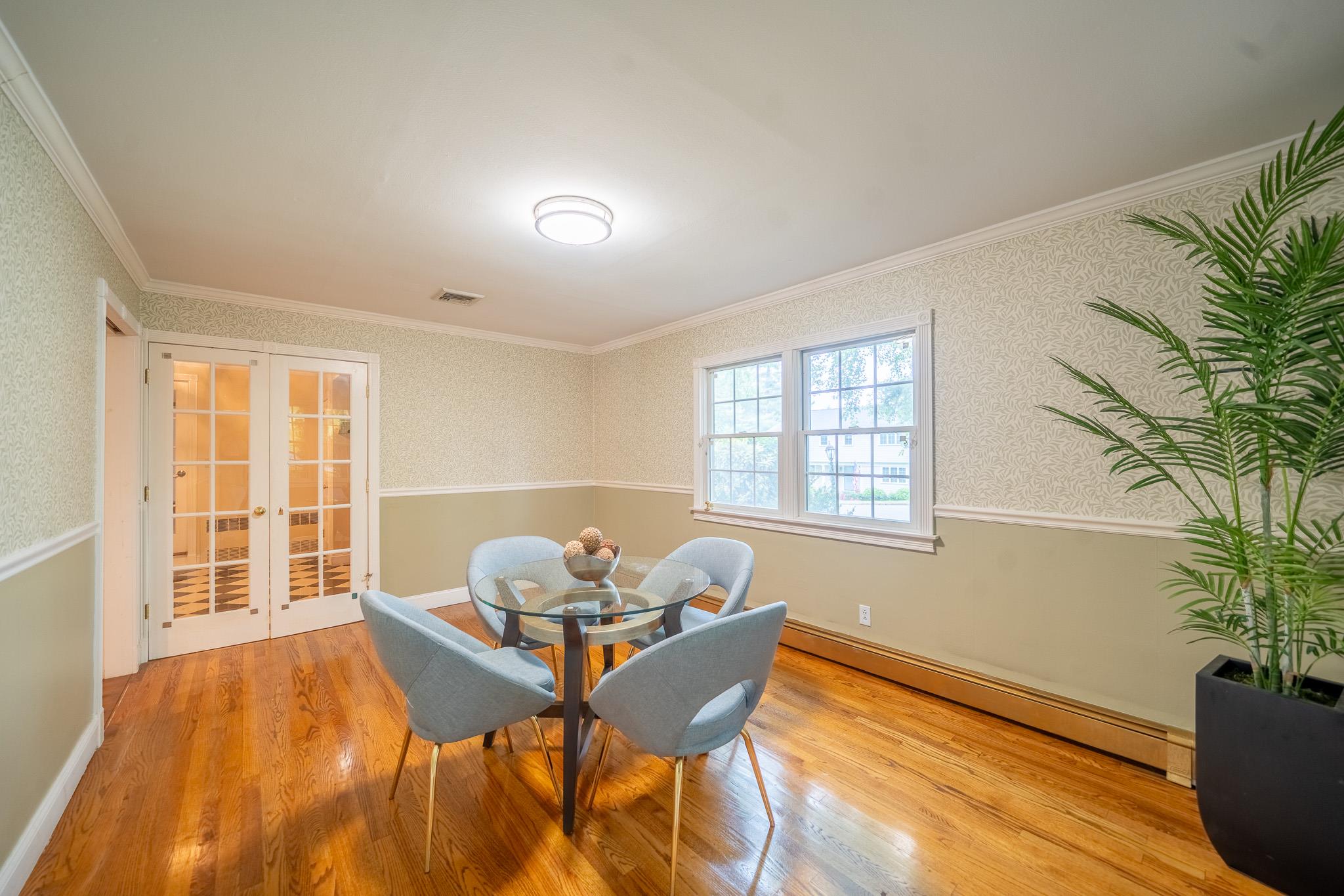 #8 photo, 10 Hickory Lane, Glen Cove , NY 11542