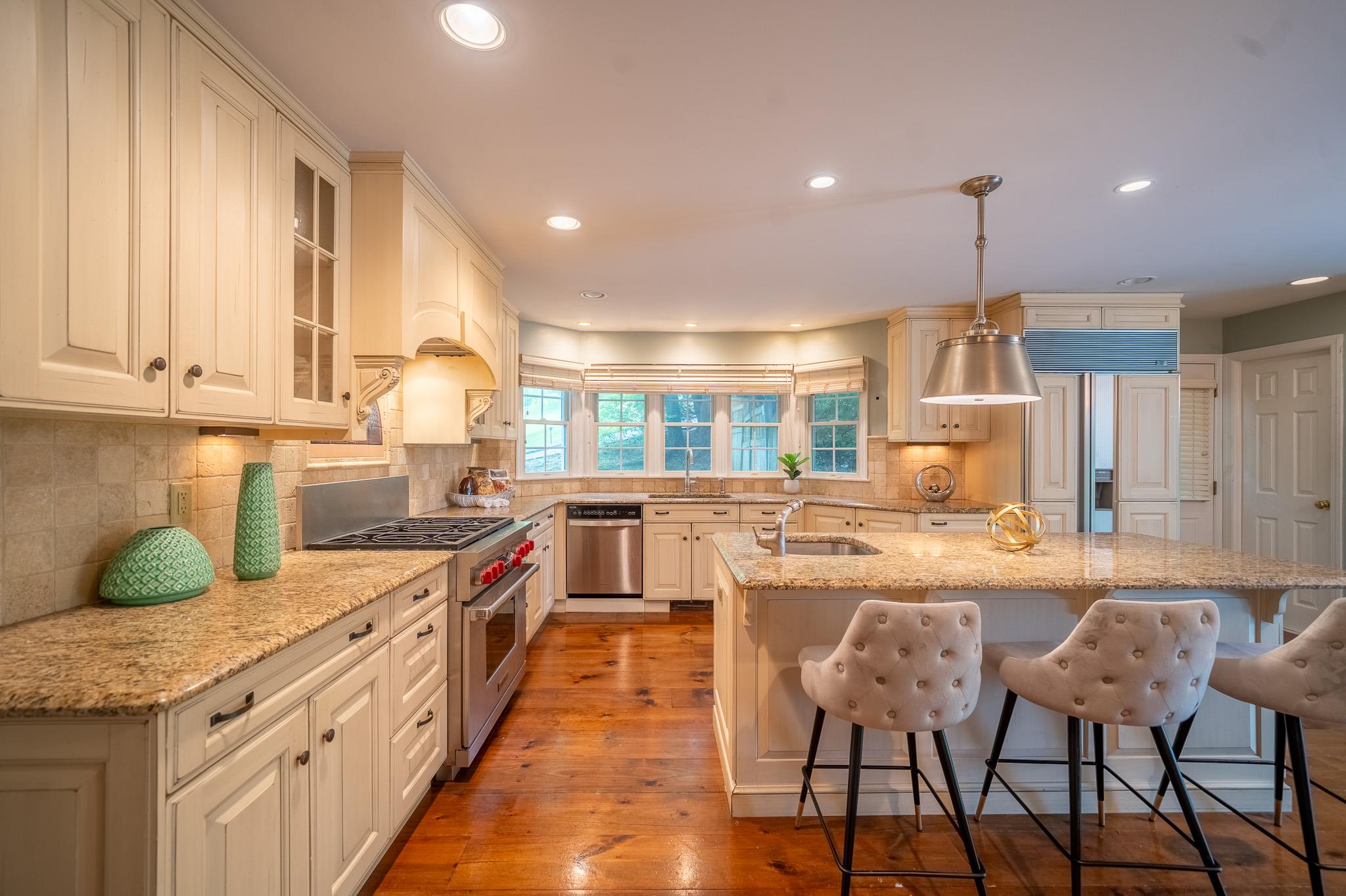 #9 photo, 10 Hickory Lane, Glen Cove , NY 11542