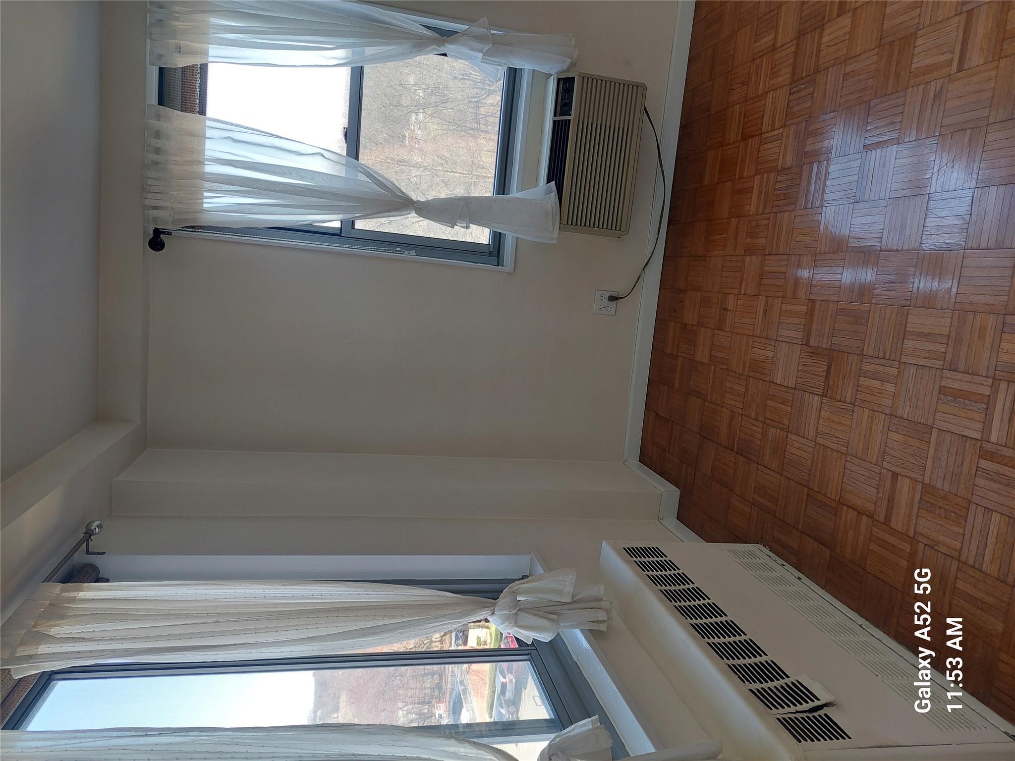 #4 photo, 220-55 46 Avenue, קווינס Bayside , NY 11361