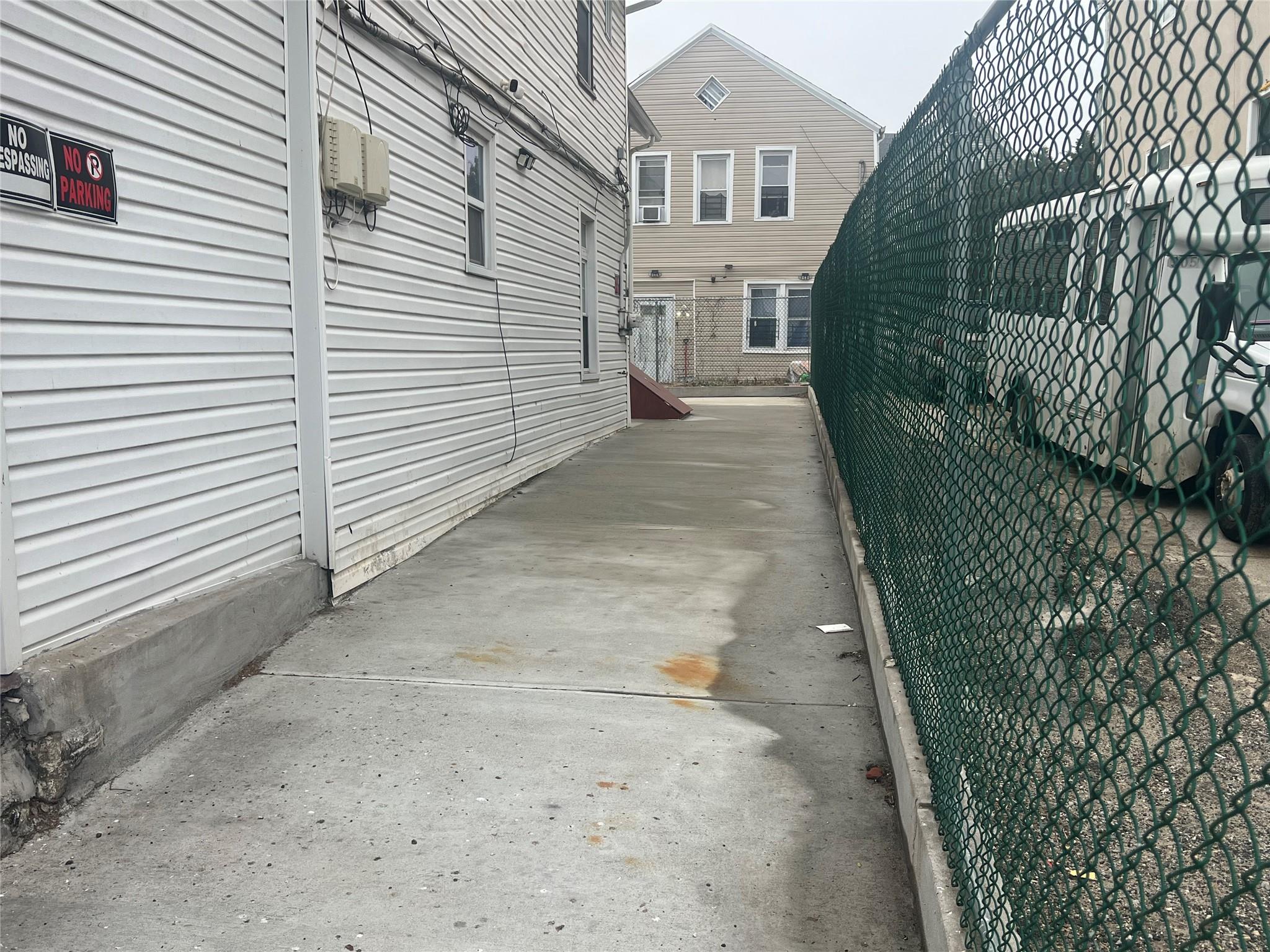 #4 photo, 303 Beach 84th Street, クイーンズ区 Rockaway Beach , NY 11693