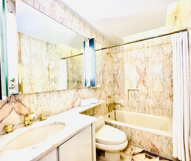 #13 photo, 530 E 76th Street, マンハッタン Upper East Side , NY 10021