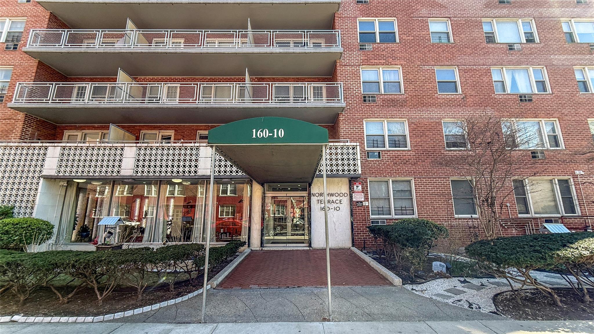 #4 photo, 160-10 89th Avenue, Jamaica , NY 11432