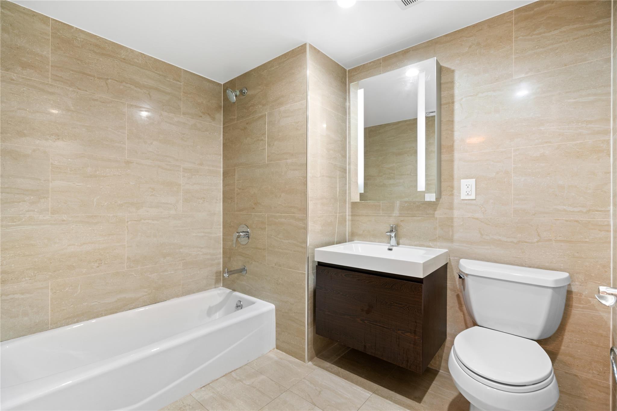 #13 photo, 9745 63rd Drive, クイーンズ区 Rego Park , NY 11374