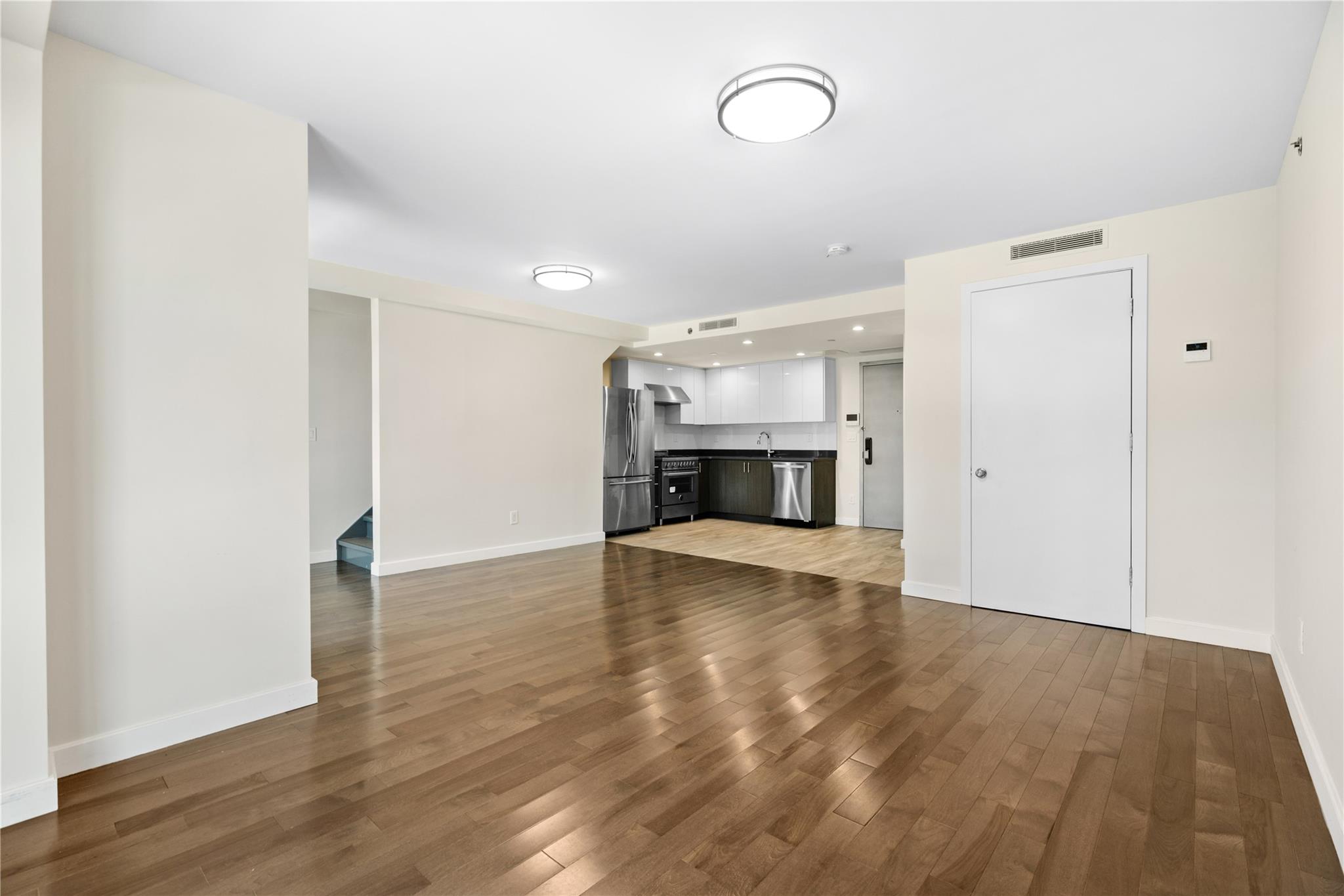 #4 photo, 9745 63rd Drive, クイーンズ区 Rego Park , NY 11374