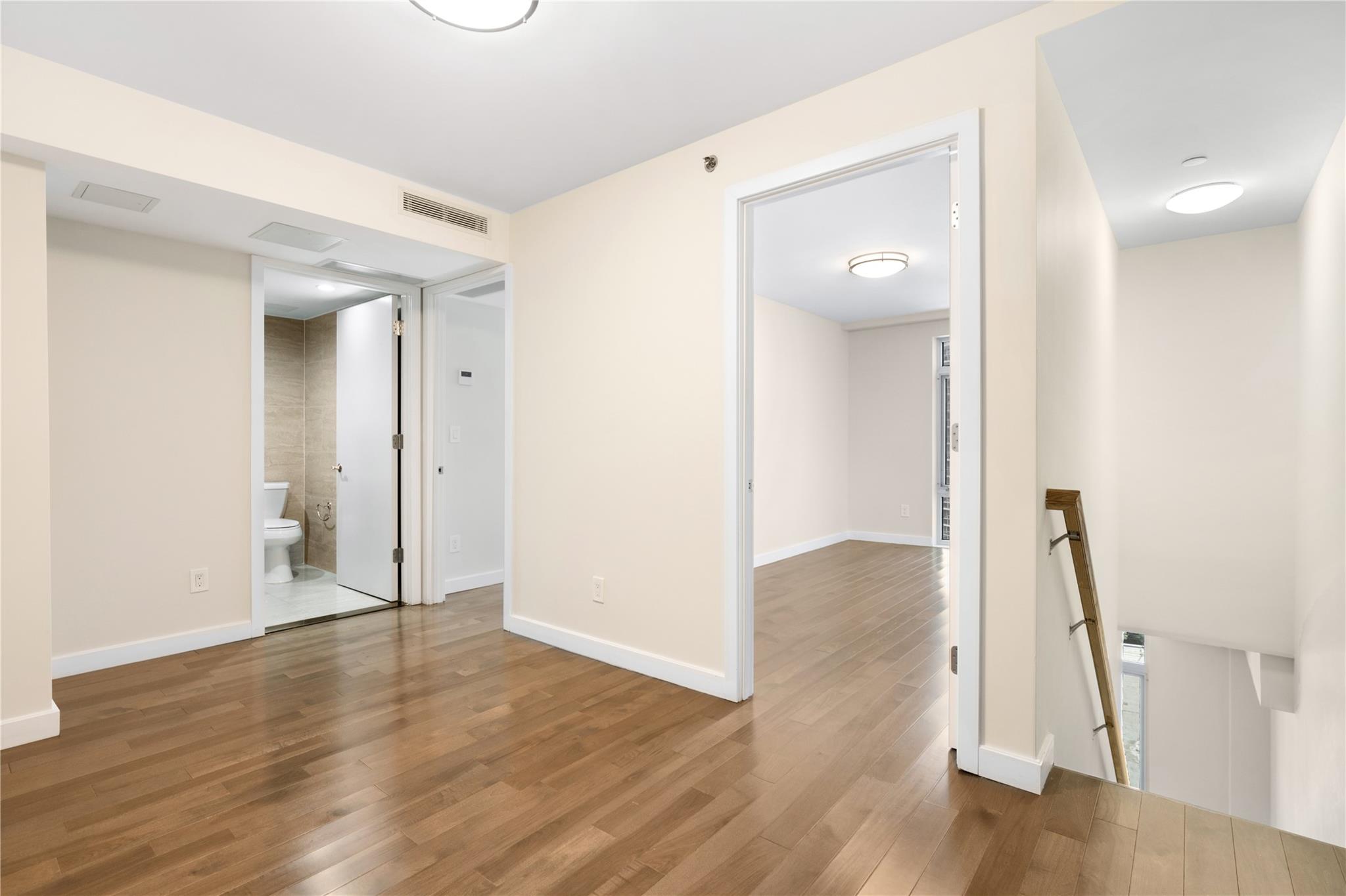 #9 photo, 9745 63rd Drive, クイーンズ区 Rego Park , NY 11374