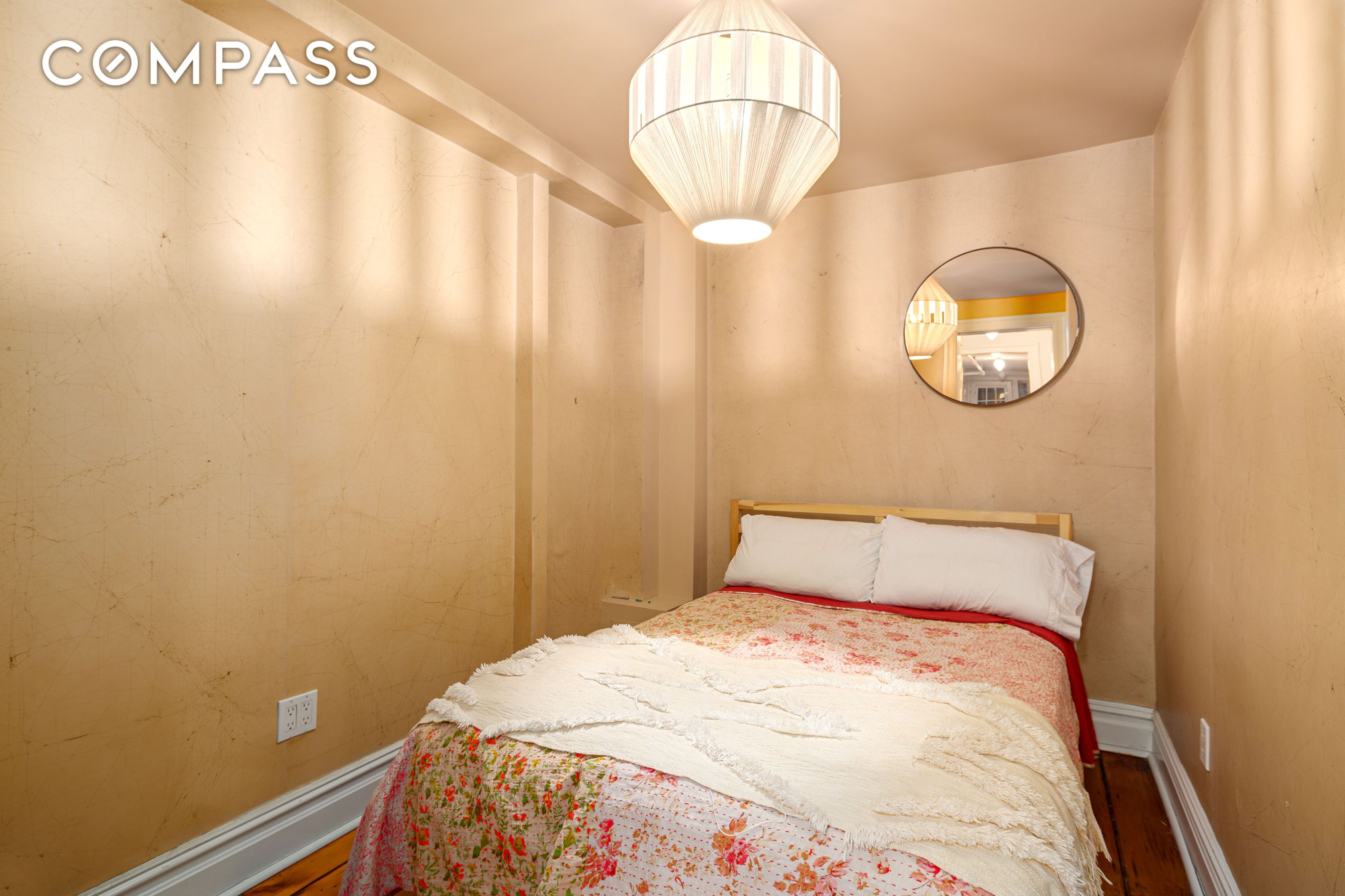 #12 photo, 119 E 10th Street, マンハッタン East Village , NY 10003