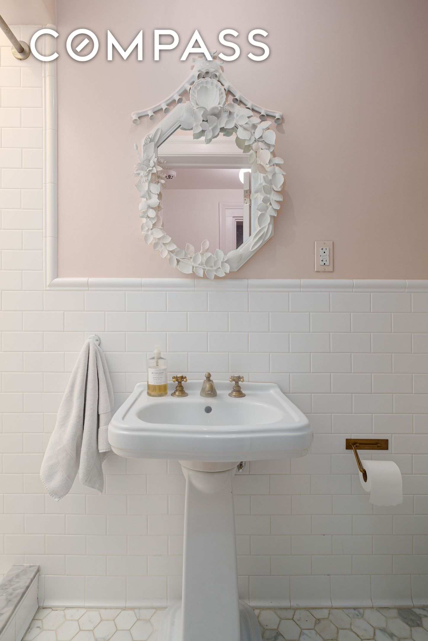 #13 photo, 119 E 10th Street, マンハッタン East Village , NY 10003