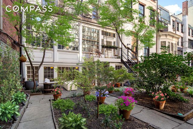 #15 photo, 119 E 10th Street, マンハッタン East Village , NY 10003